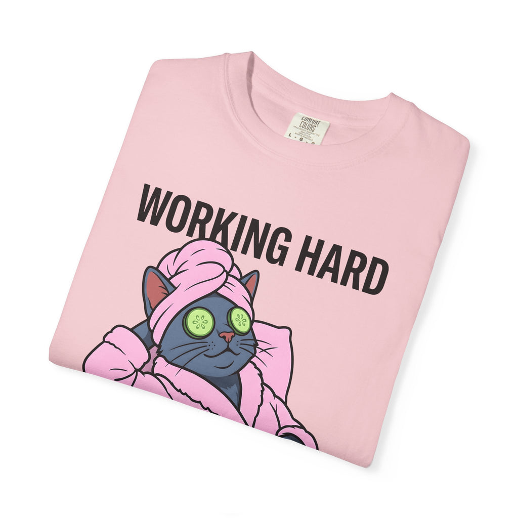 Chilled Cat Shirt Cat Comedy Gift Women Drawing Tee Kitten T-Shirt Cat Fan Cartoon Tshirt Humor Graphic Lighthearted Cucumber Pieces Tshirt