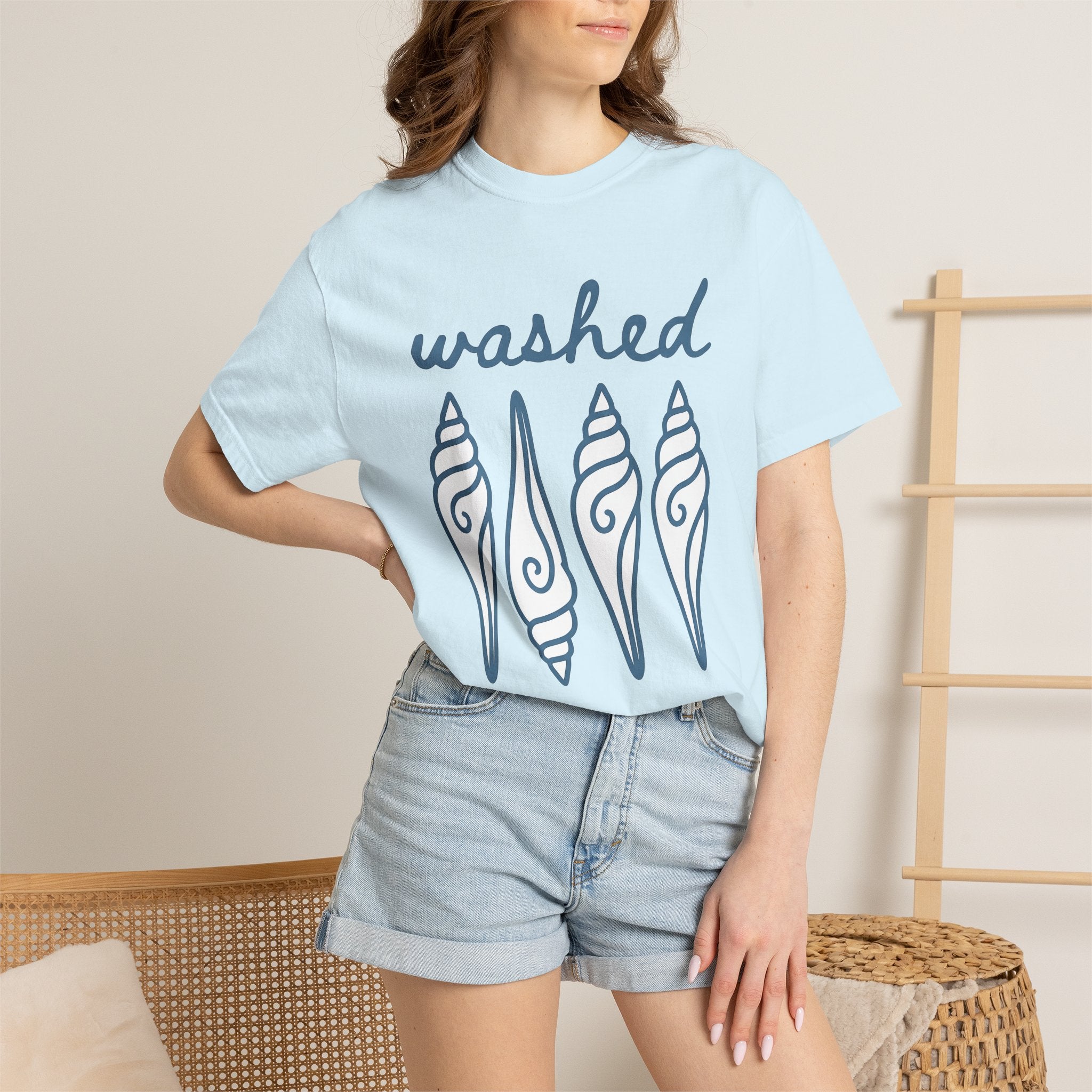 Shell Design Shirt Beach Ocean Gift Women Simple Tee Seashell T-Shirt Coast Fan Sea Graphic Contemporary Shore Tshirt