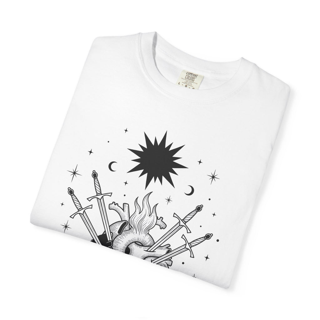 Heart Swords Shirt Boho Chic Mysticism Gift Women Old School Tee Sword T-Shirt Bohemian Enthusiast Retro Tshirt Spiritual Graphic Mysterious