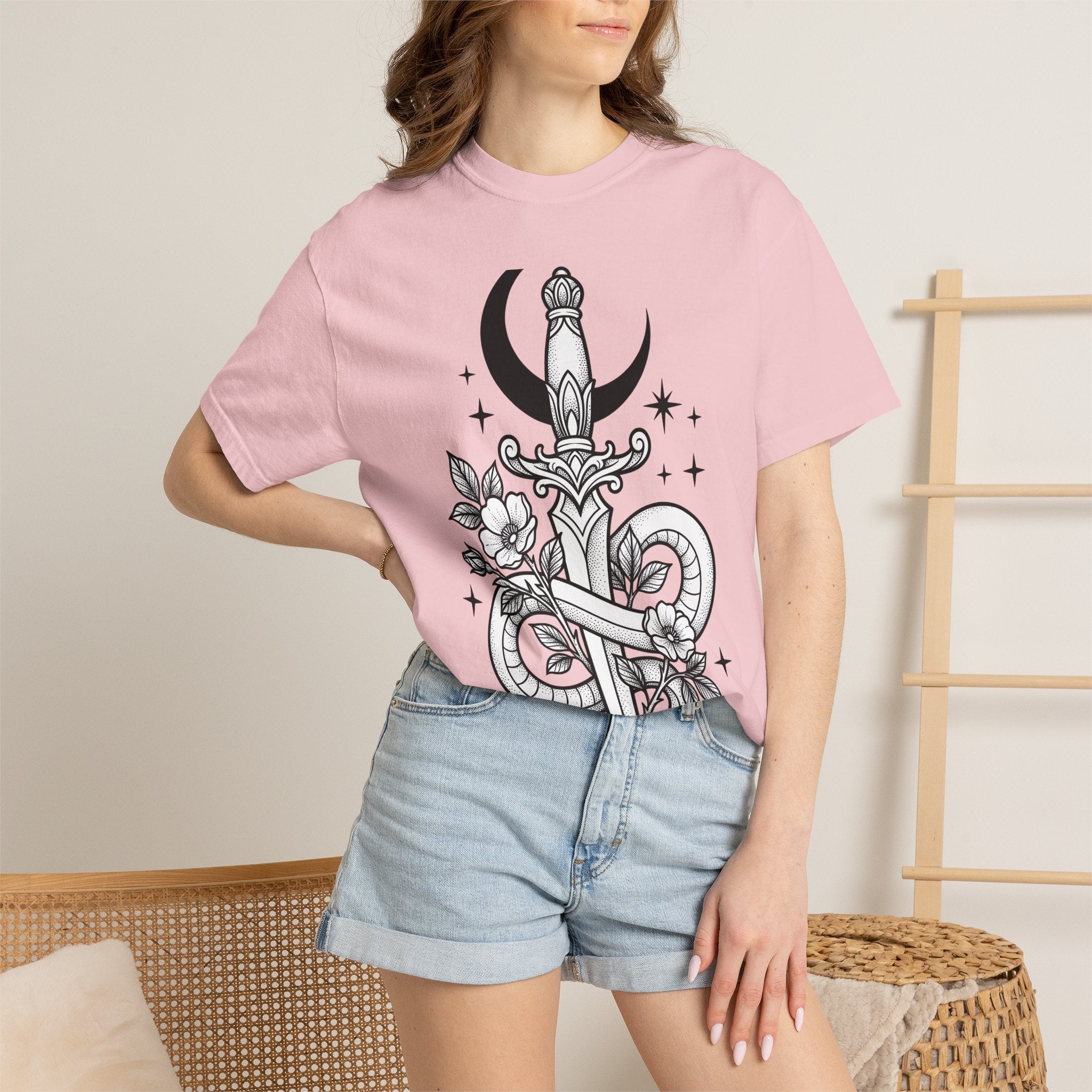 Viper Blade Shirt Boho Chic Alternative Gift Women Body Art Tee Knife T-Shirt Bohemian Fan Tattoo Tshirt Gothic Graphic Clean Lunar Crescent