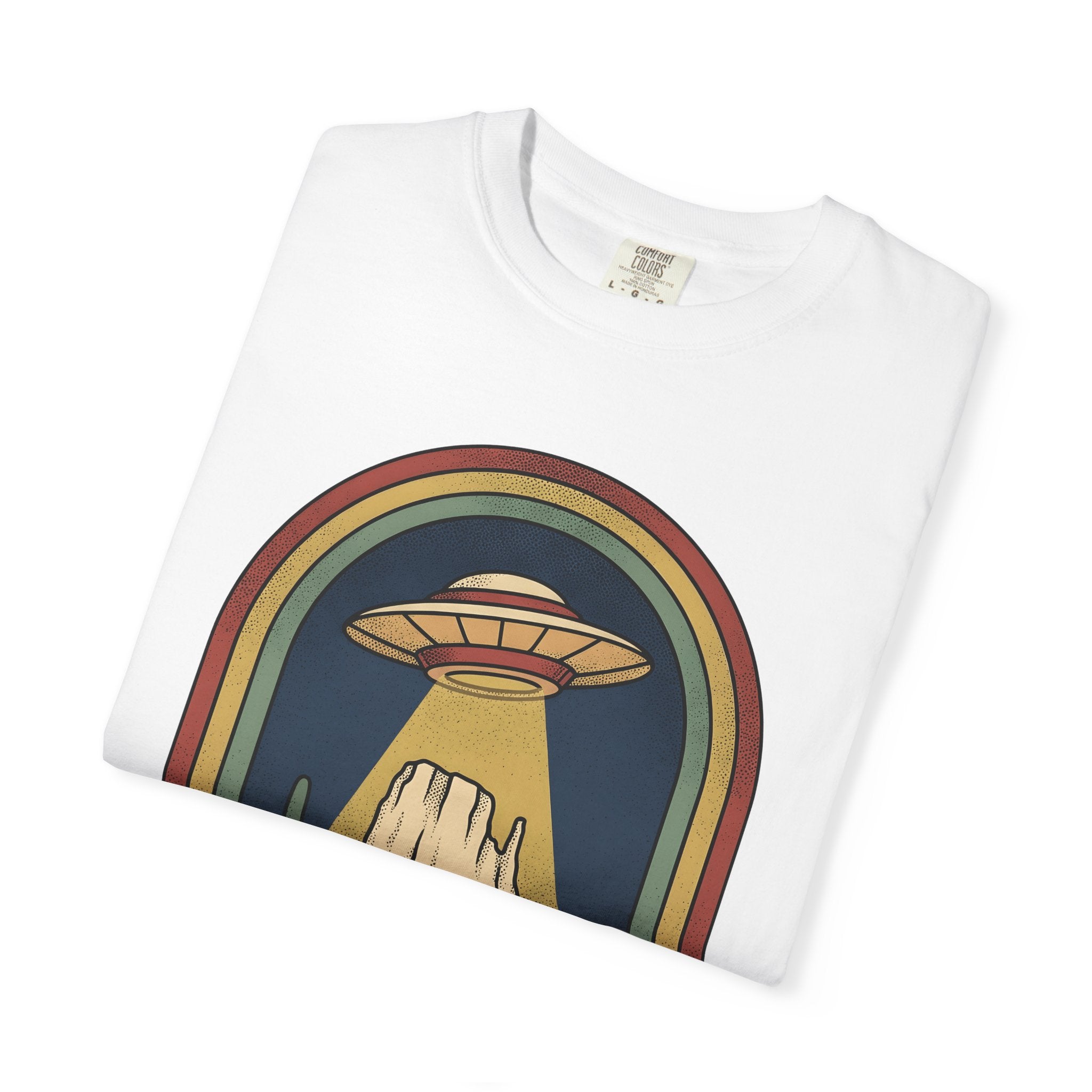 Flying Saucer Desert Shirt Alien Hiking Gift Women Hand Drawn Tee Ufo T-Shirt Extraterrestrial Fan Illustrated Graphic Trekker Design Retro