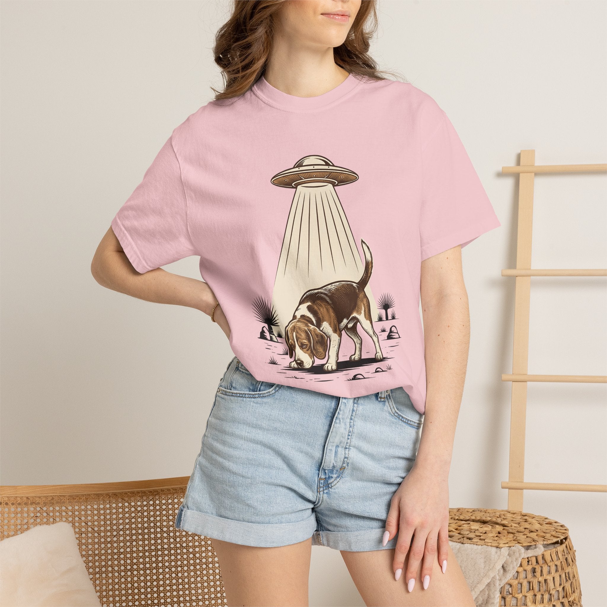 Beagle Puppy Shirt Dog Sci-Fi Gift Women Retro Tee Puppy T-Shirt Dog Fan Hound Tshirt Space Graphic Antique Ufo Tshirt