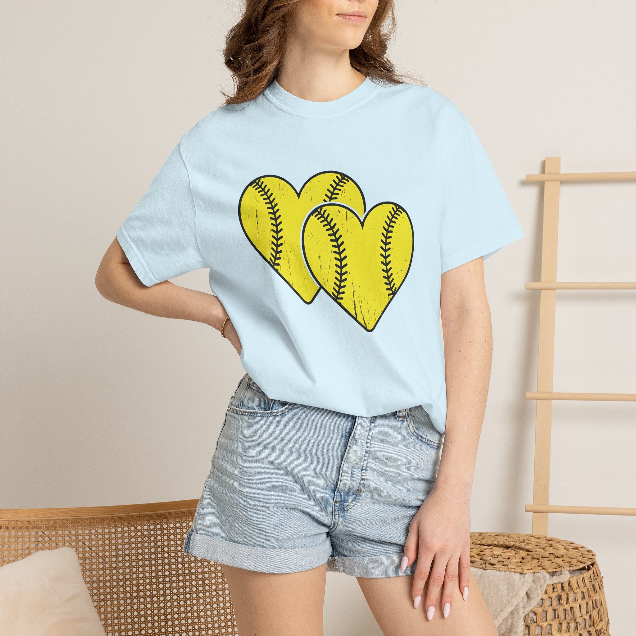 Softball Heart Shirt Softball Mom Sports Gift Women Distressed Tee Softball T-Shirt Mom Fan Vintage Tshirt Athletic Graphic Sports Mom