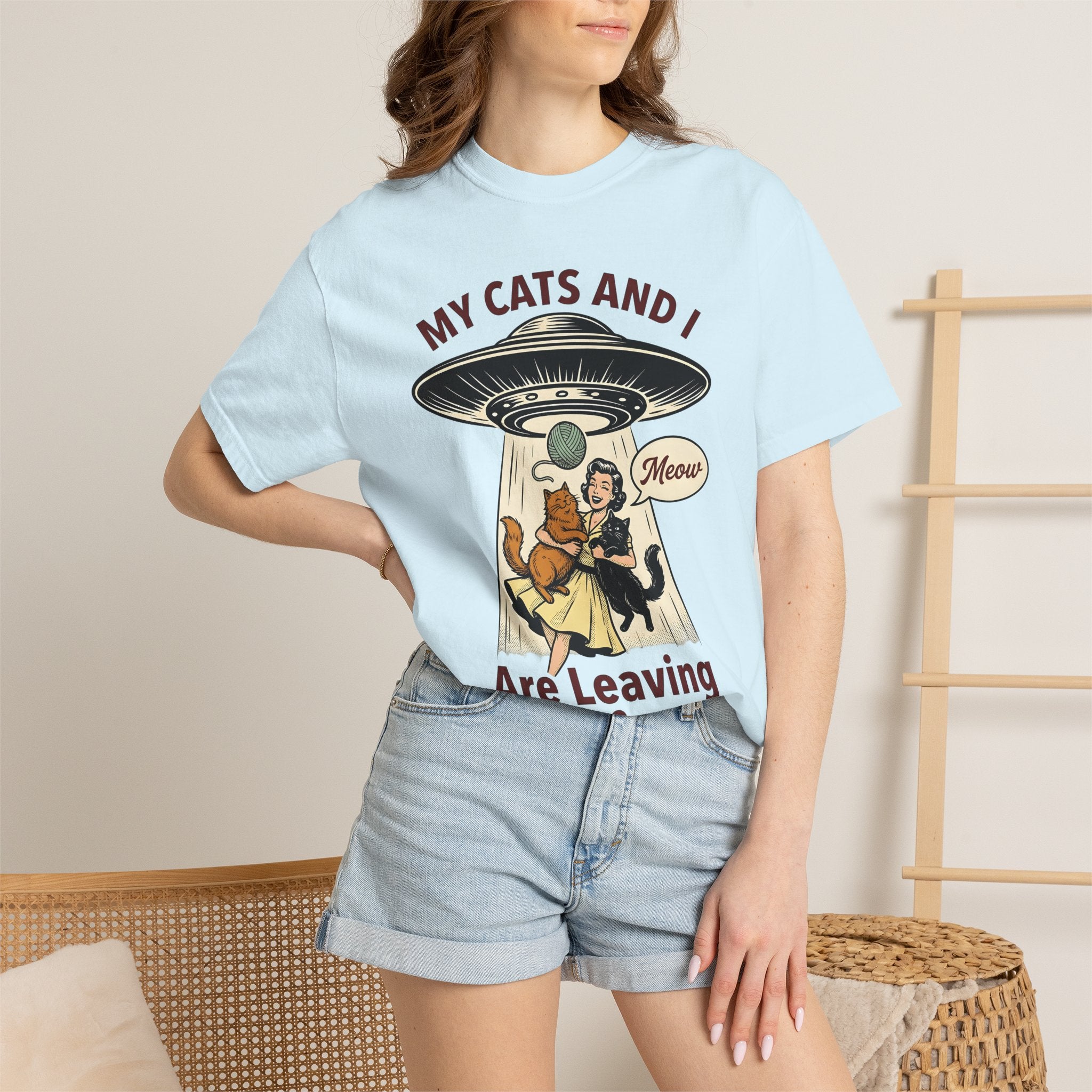 Woman Feline Spaceship Shirt Cat Universe Gift Women Line Art Tee Kitty Astronaut T-Shirt Feline Fan Illustrated Graphic Tshirt Minimalist