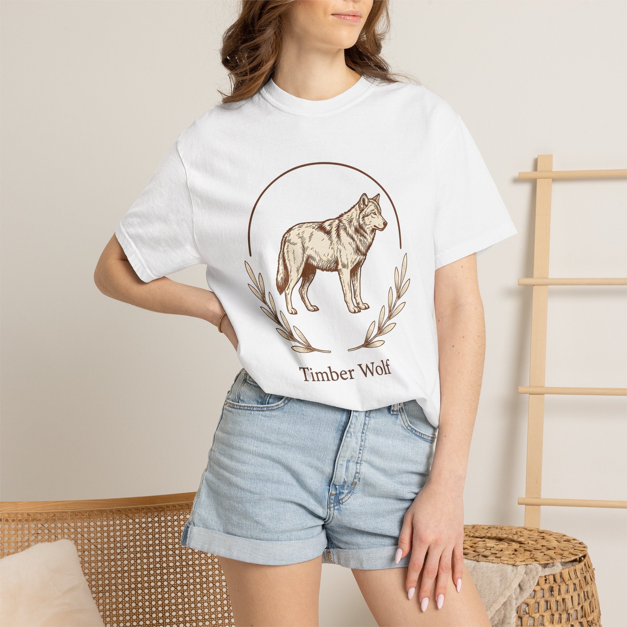 Wolf Graphic Shirt Animals Nature Gift Women Vintage Tee Wolf T-Shirt Wildlife Fan Retro Tshirt Wilderness Graphic Hand Drawn Laurel Tshirt