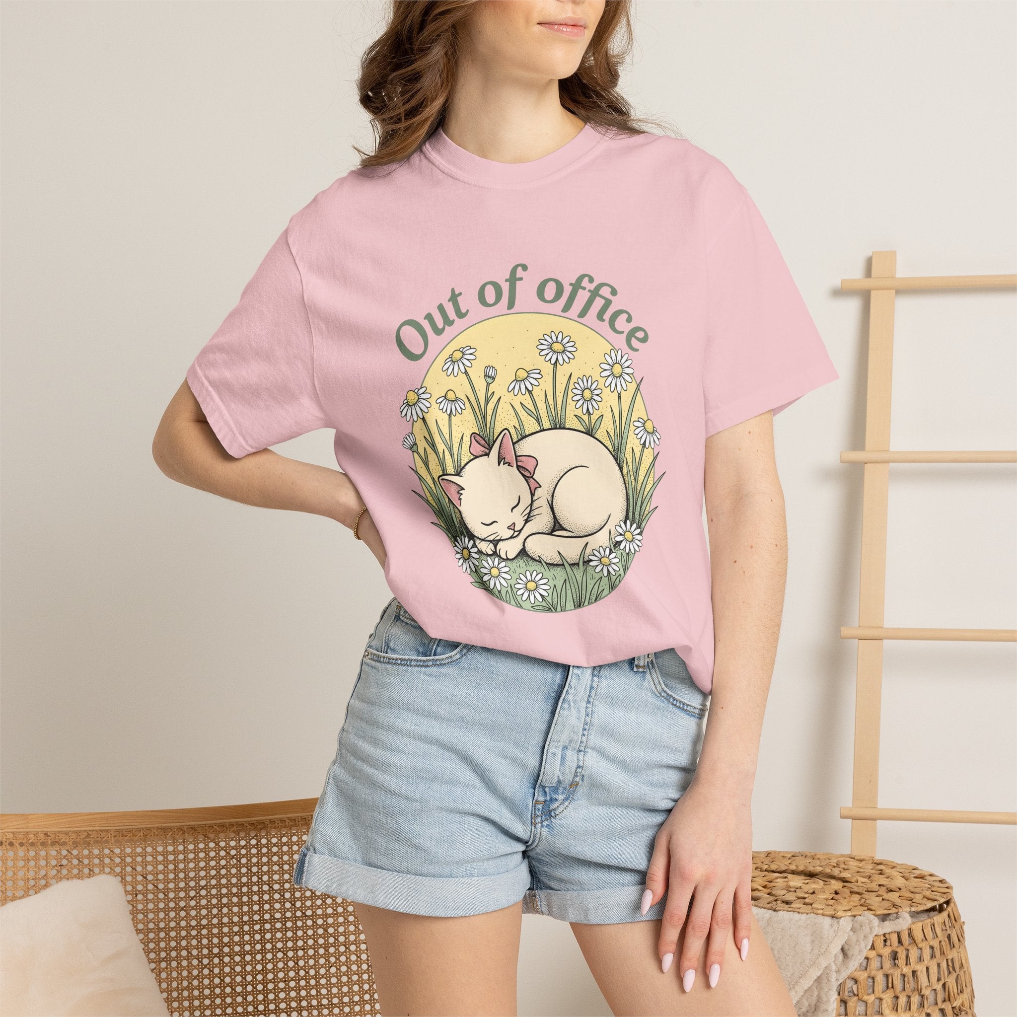 Dozing Cat Shirt Cat Blossoms Gift Women Rustic Tee Kitten T-Shirt Cat Fan Feline Tshirt Floral Graphic Cartoon Spring Flowers Tshirt