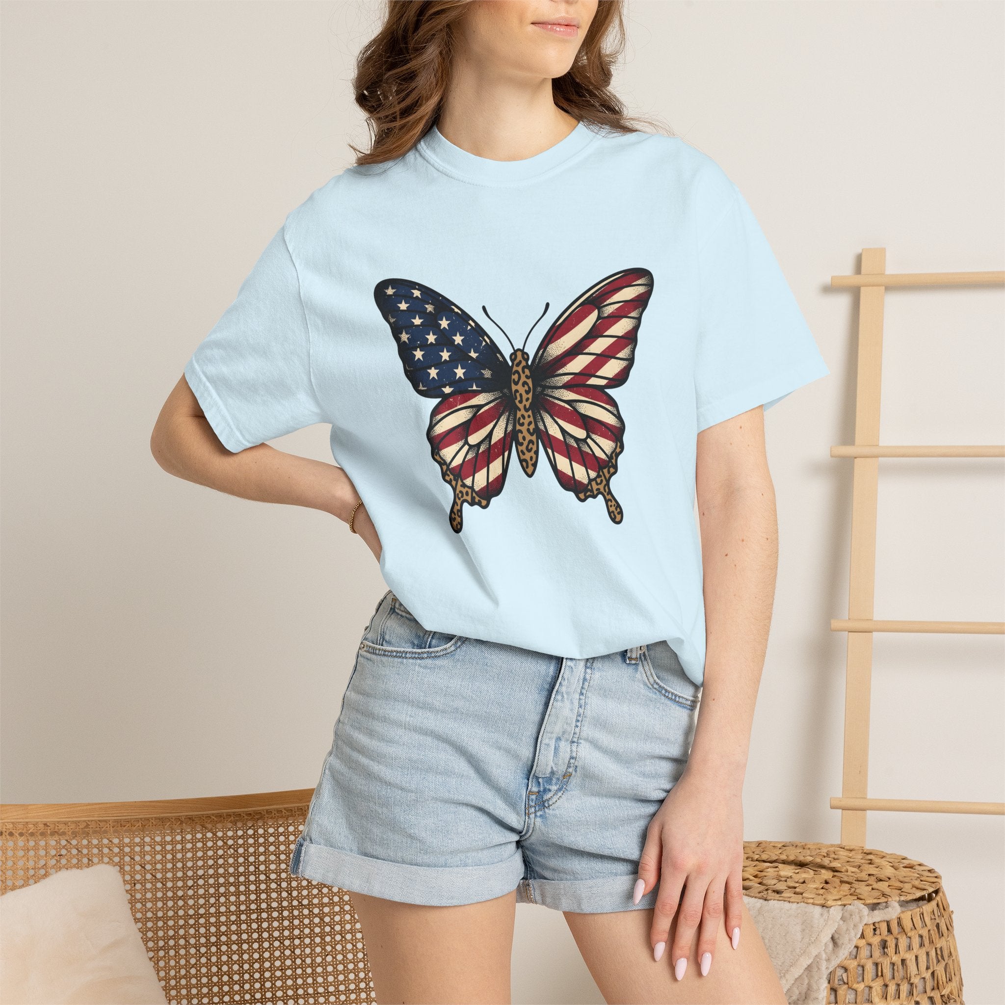 Patriotic Butterfly Shirt 4th Of July Patriotic Gift Women Vintage Tee Butterfly T-Shirt Fireworks Fan Retro Tshirt American Graphic Hand