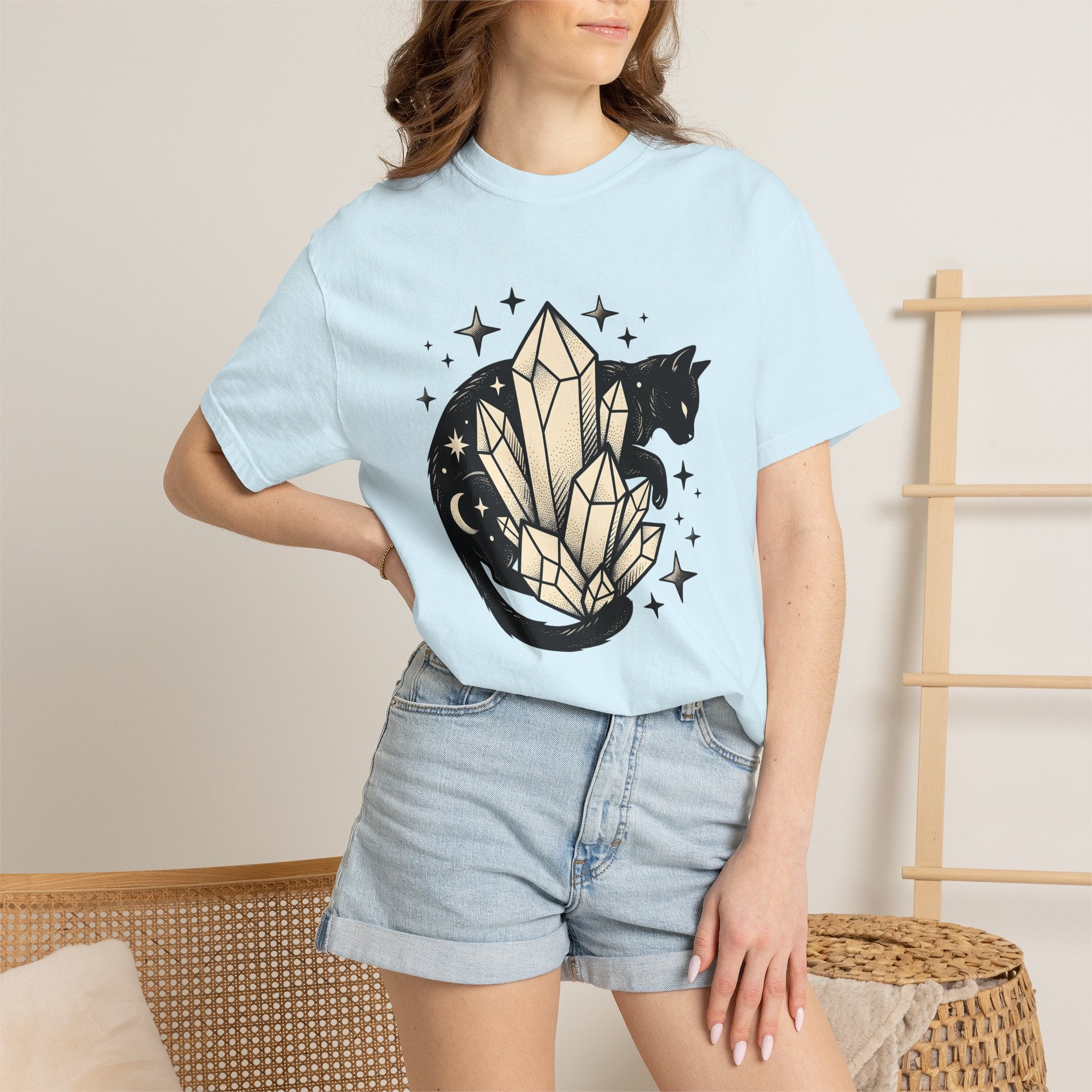 Black Cat Crystal Shirt Cat Alternative Gift Women Witchy Tee Crystal Cat T-Shirt Cat Fan Mystical Tshirt Gothic Graphic Sketch Stars Tshirt