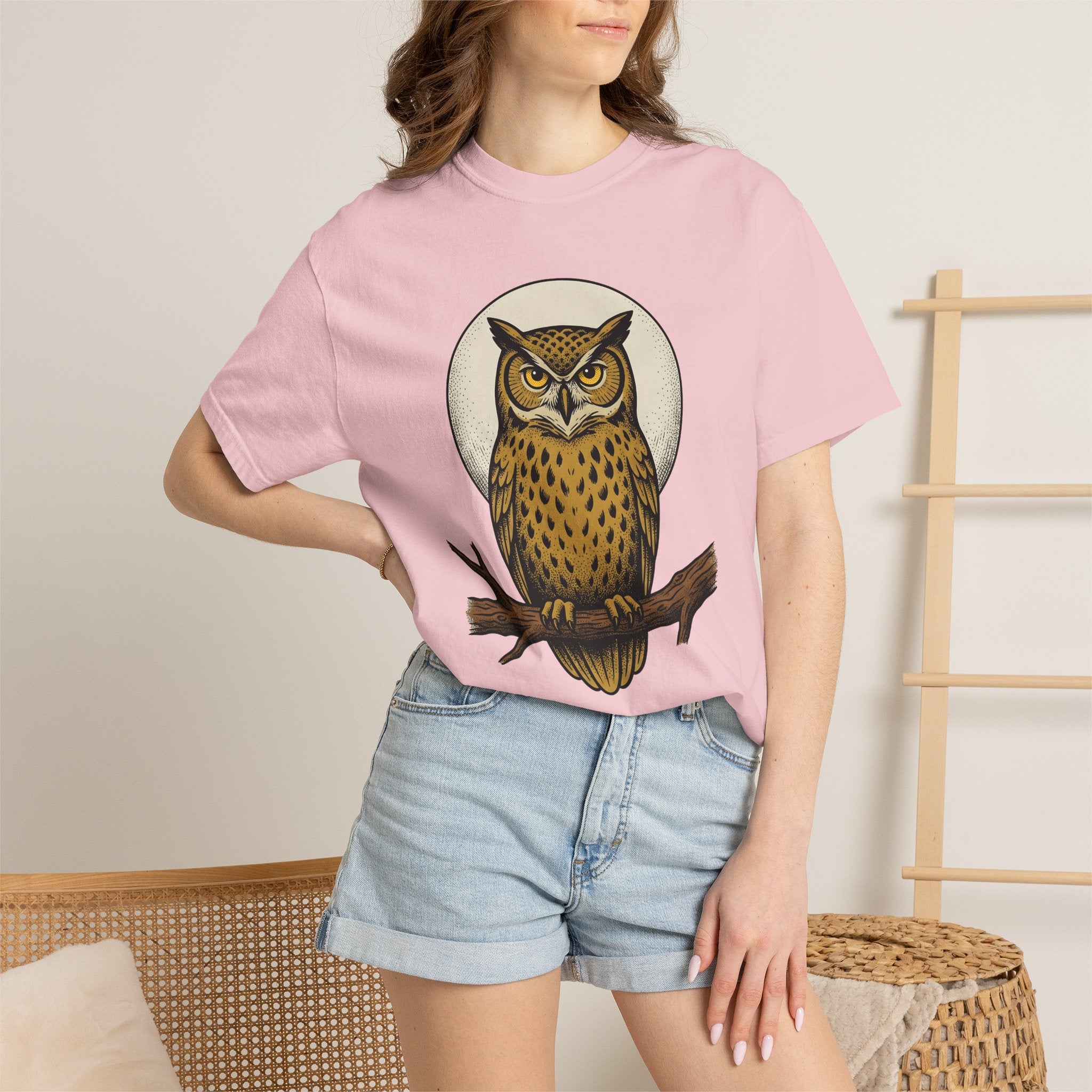 Owl Graphic Shirt Cute Animal Gift Women Vintage Tee Owl T-Shirt Kawaii Fan Retro Tshirt Wildlife Graphic Hand Drawn Moon Tshirt
