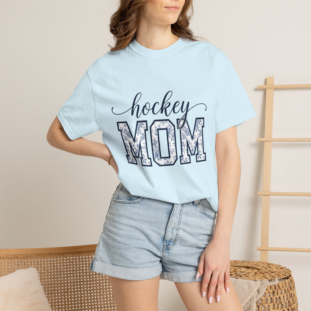 Flower Varsity Letters Shirt Mom Athletics Gift Women Retro Tee Letterman T-Shirt Mother Fan Vintage Tshirt Sports Graphic Sketch Floral