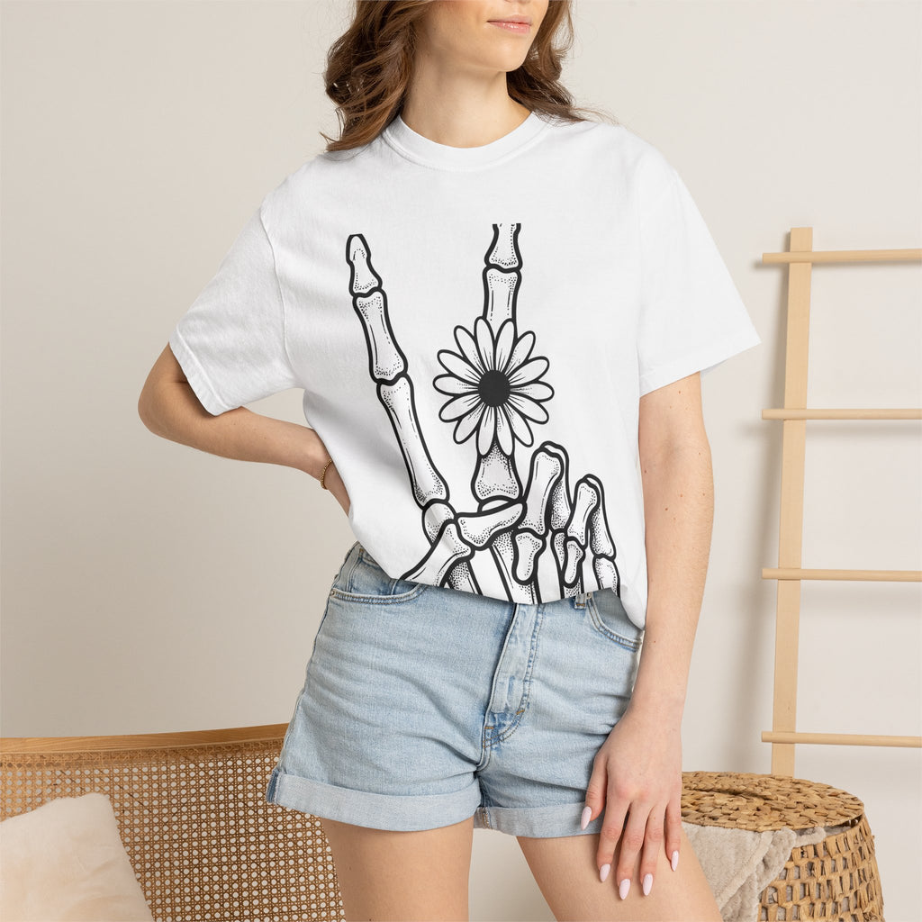 Bony Hand Shirt Halloween Horror Gift Women Traditional Tee Skeleton Hand T-Shirt Horror Fan Scary Tshirt Horror Graphic Clean Bloom Tshirt