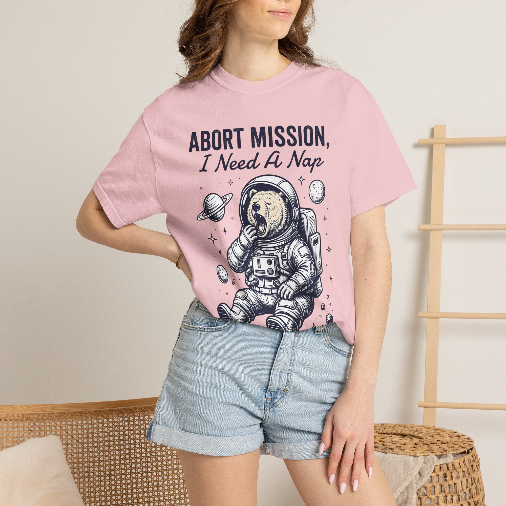 Astronaut Bear Shirt Funny Animal Gift Women Cartoon Tee Teddy Bear T-Shirt Humor Fan Cute Graphic Creature Design Retro Planets Tshirt