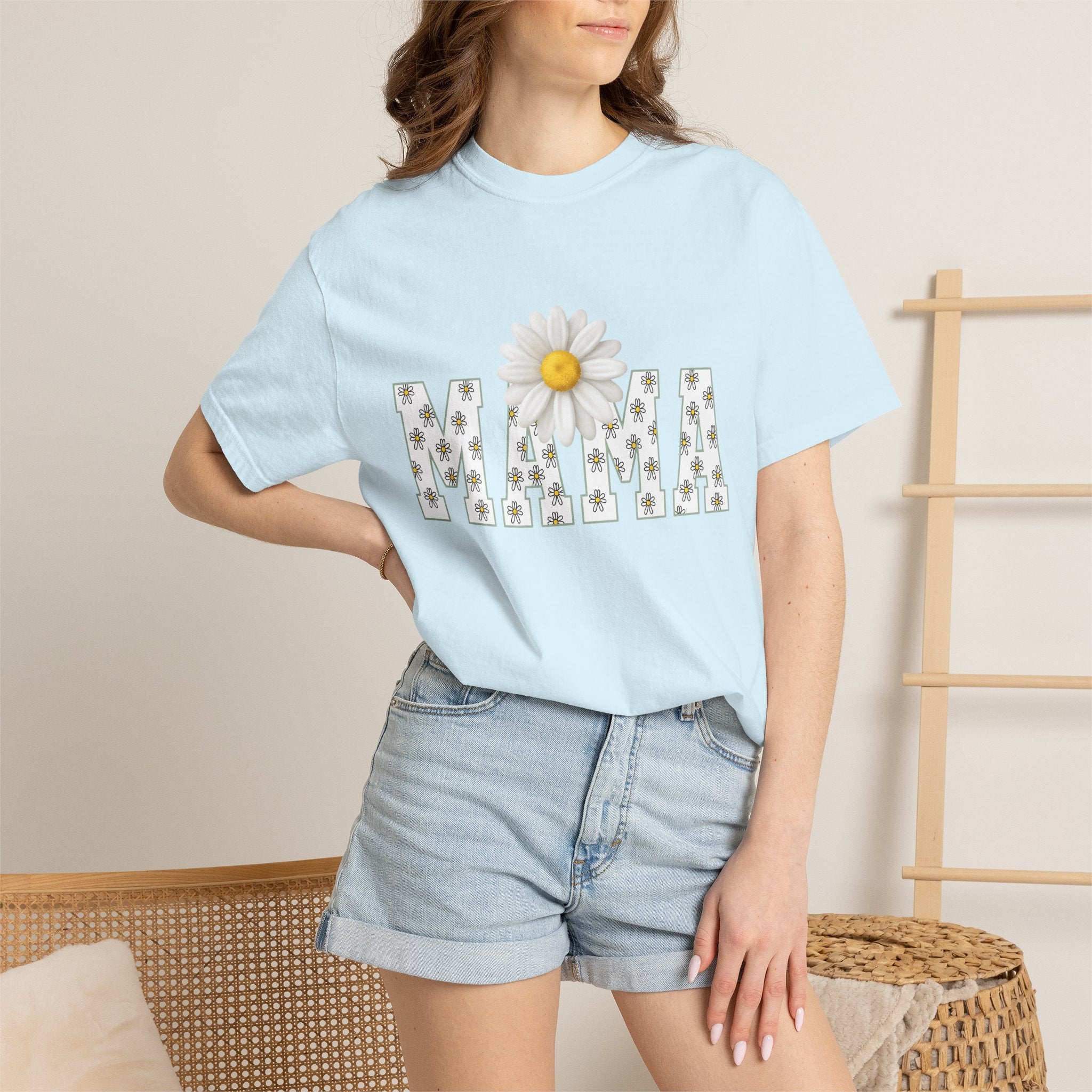 Daisy Flower Shirt Moms Floral Gift Women Bold Graphic Tee Marguerite T-Shirt Motherhood Fan Graphic Tshirt Floral Illustration Minimalist