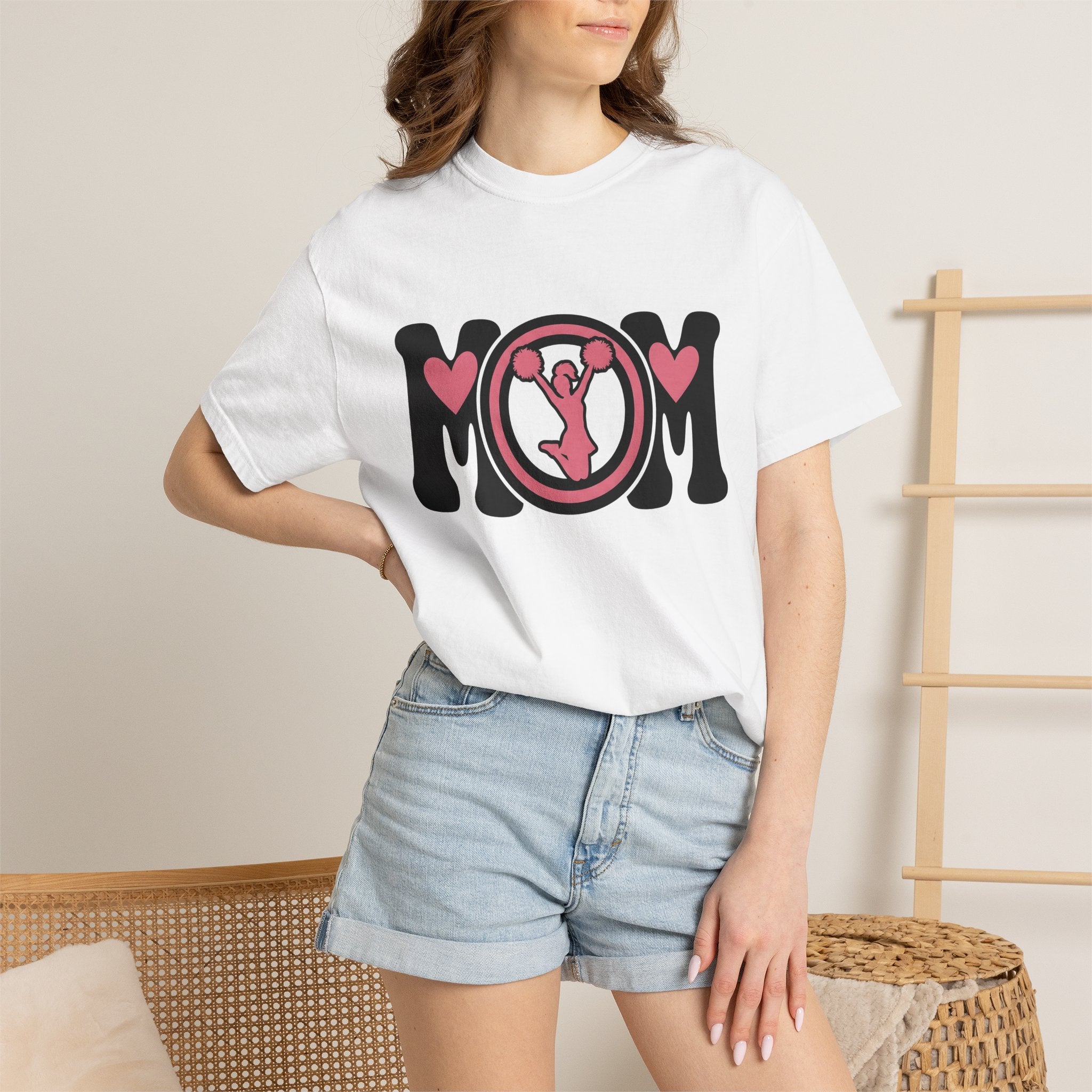 Cheerleader Mom Shirt Moms Sports Gift Women Bold Graphic Tee Cheer Mom T-Shirt Mother Fan Graphic Design Athlete Retro Heart Tshirt