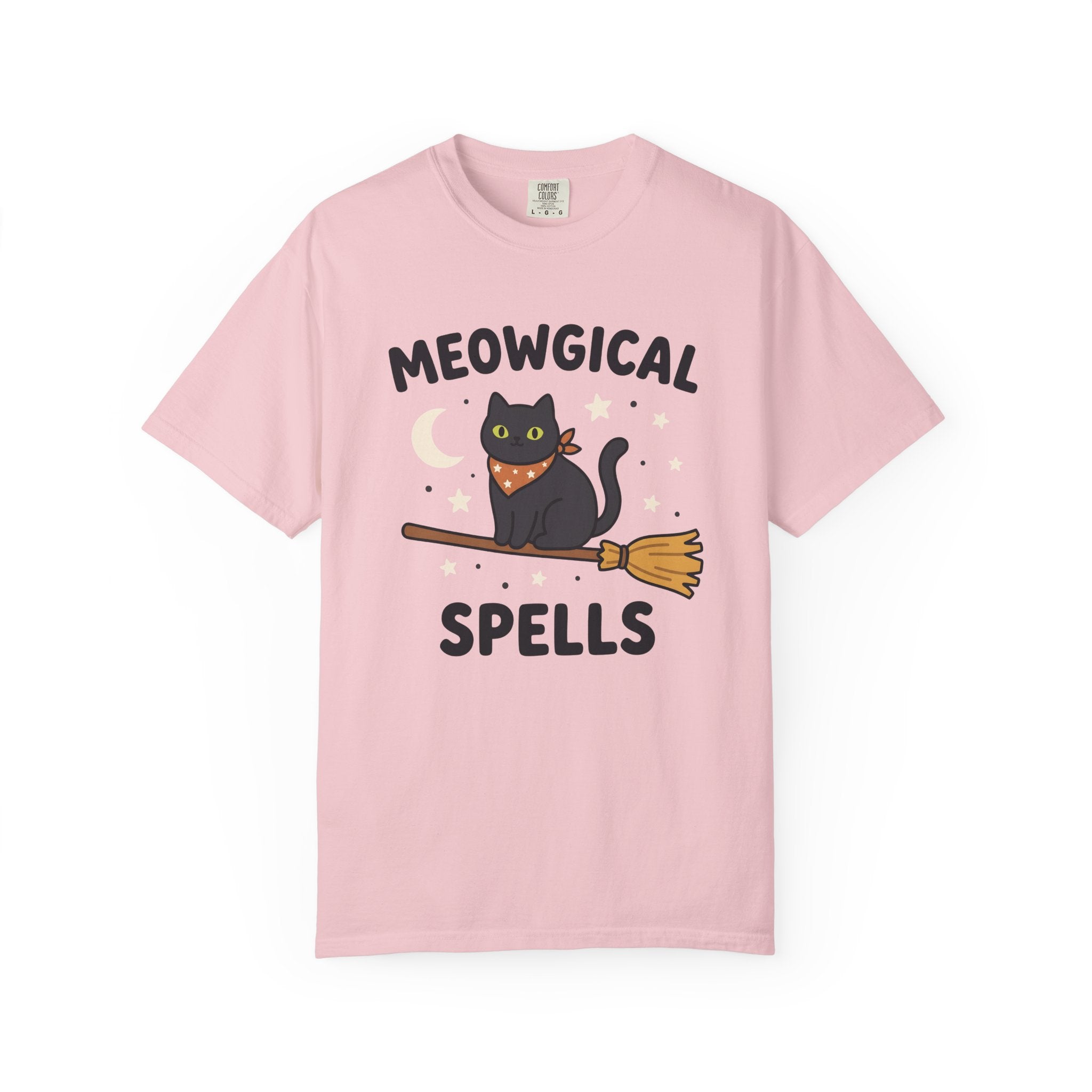 Black Cat Broom Shirt Halloween Cat Gift Women Cute Tee Witch Broomstick T-Shirt Halloween Fan Kitty Graphic Cat Lady Illustration Cartoon