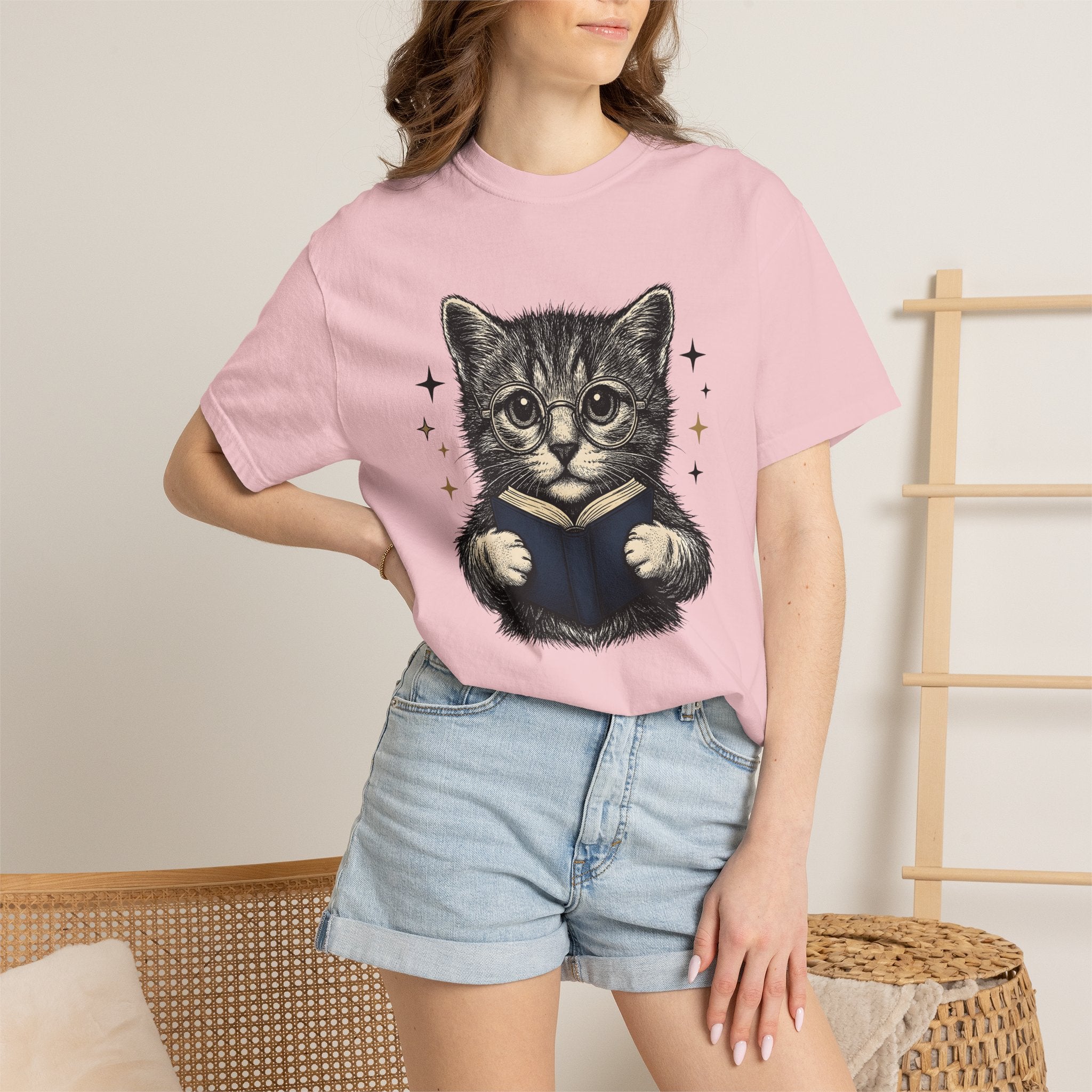 Cat Reading Shirt Cat Novels Gift Women Cartoon Tee Kitten T-Shirt Feline Fan Comic Tshirt Book Graphic Antique Reading Glasses Tshirt