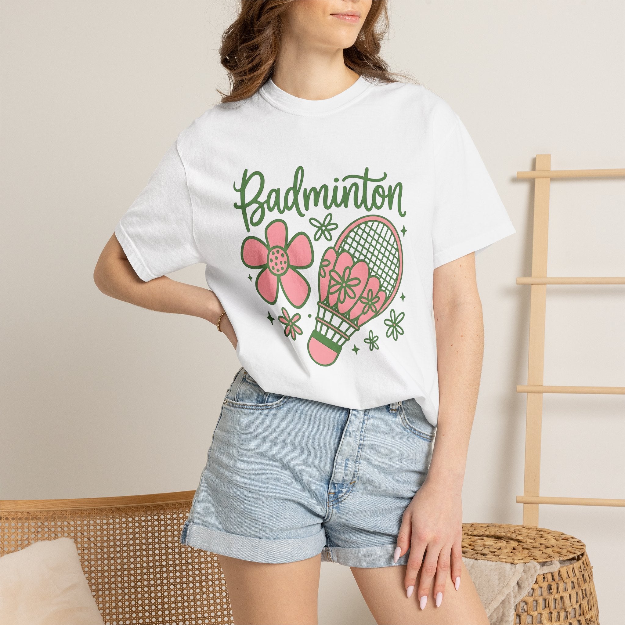 Badminton Racket Shirt Badminton Floral Gift Women Playful Tee Racket T-Shirt Badminton Enthusiast Fun Tshirt Botanical Graphic Retro Flower