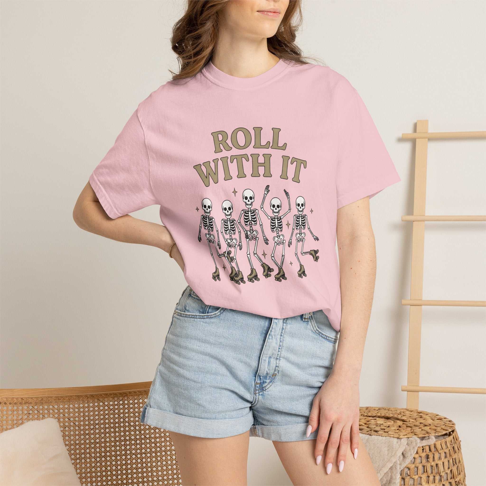 Skeleton Roller Skaters Shirt Roller Skating Halloween Gift Women Retro Tee Skeleton T-Shirt Roller Derby Fan Retro Style Tshirt Spooky