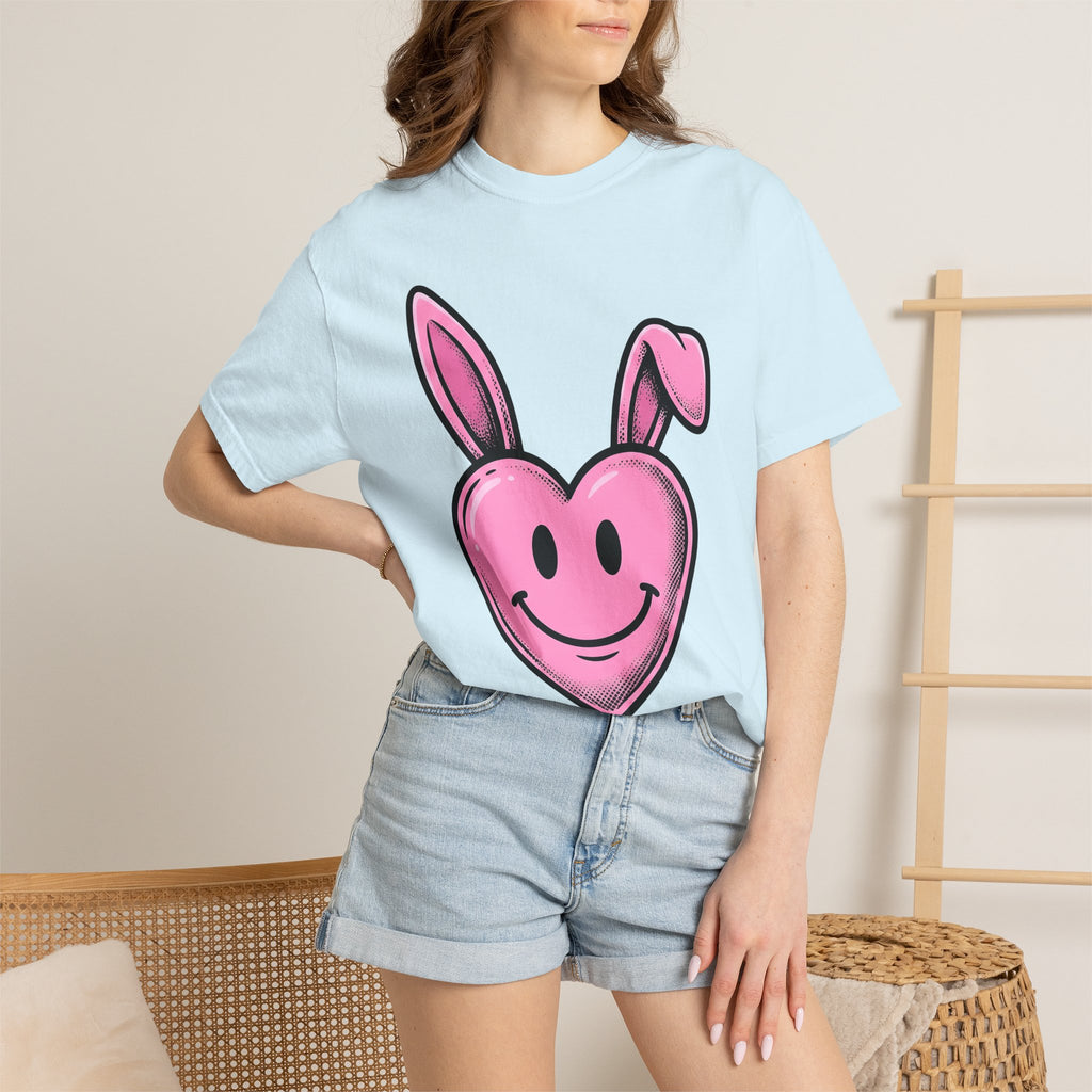 Bunny Heart Shirt Easter Kawaii Gift Women Cartoon Tee Rabbit T-Shirt Easter Fan Cute Tshirt Adorable Illustration Pop Art Smiley Face