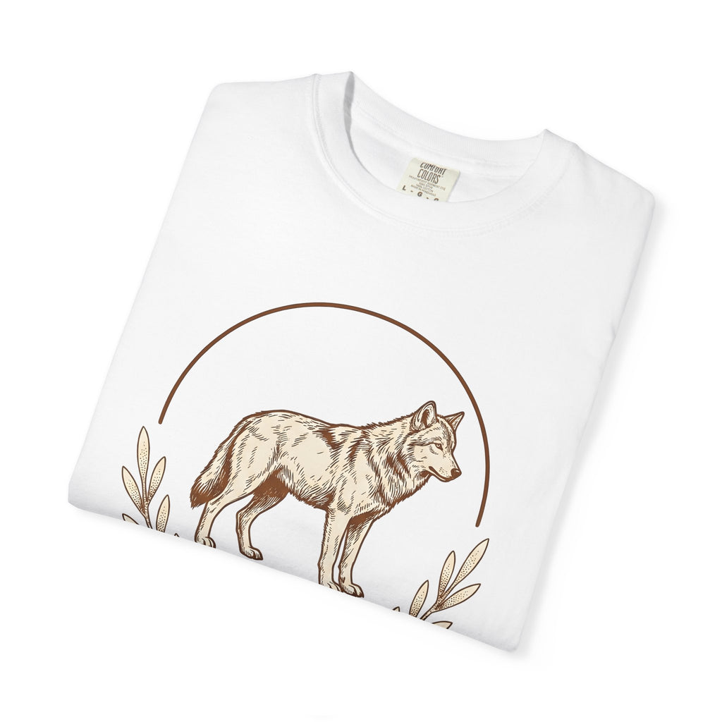 Wolf Graphic Shirt Animals Nature Gift Women Vintage Tee Wolf T-Shirt Wildlife Fan Retro Tshirt Wilderness Graphic Hand Drawn Laurel Tshirt