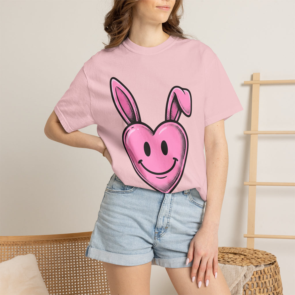 Bunny Heart Shirt Easter Kawaii Gift Women Cartoon Tee Rabbit T-Shirt Easter Fan Cute Tshirt Adorable Illustration Pop Art Smiley Face