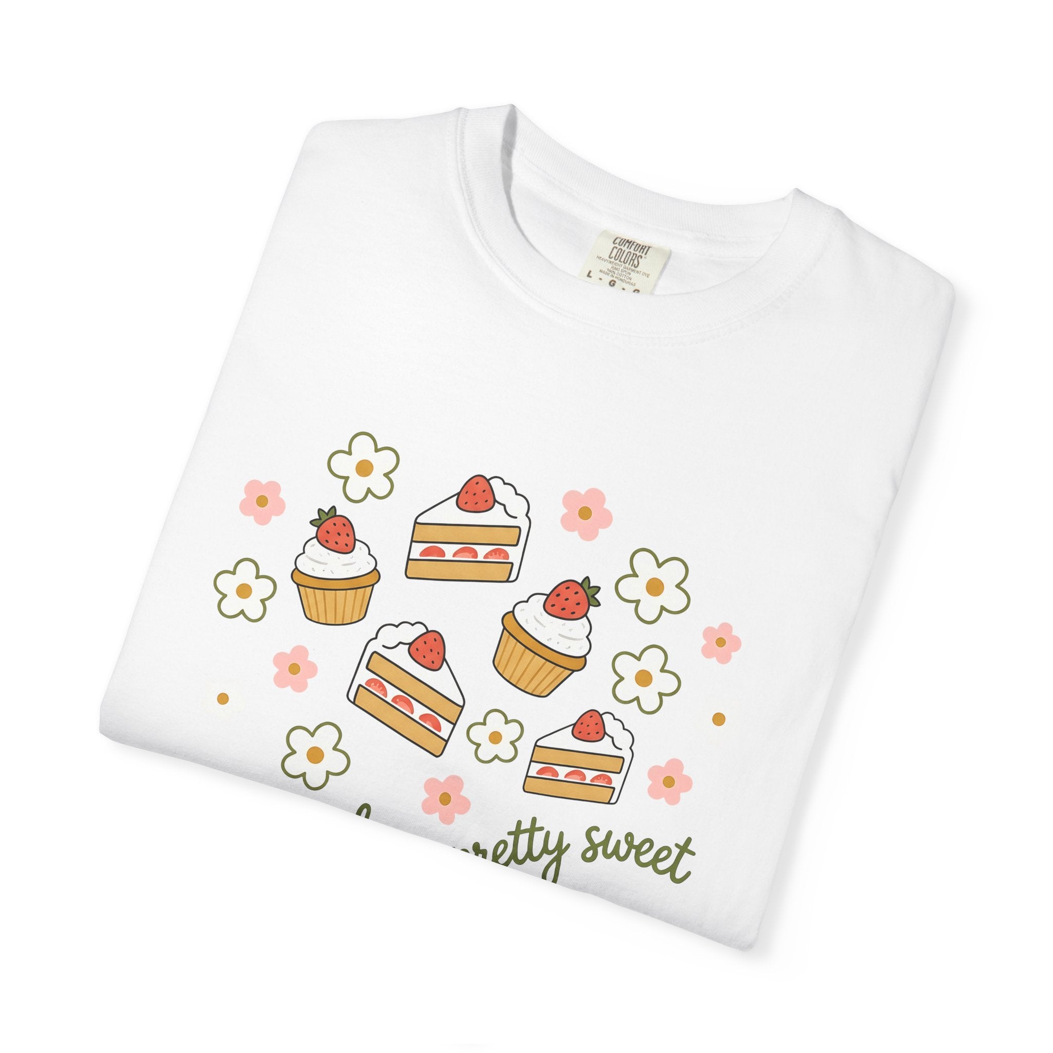 Strawberry Cake Shirt Desserts Pastry Gift Women Cute Tee Birthday Cake T-Shirt Sweets Fan Cute Tshirt Bakery Graphic Sketch Cupcake Tshirt