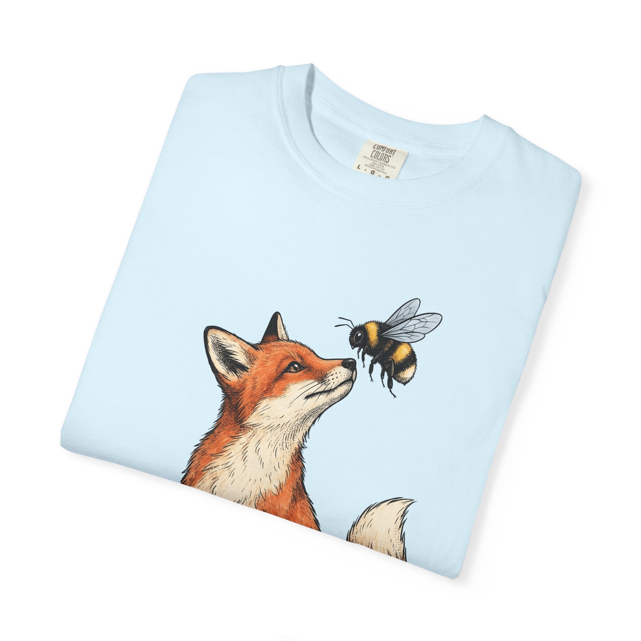Fox Bee Shirt Animals Outdoors Gift Women Cartoon Tee Bee Fox T-Shirt Wildlife Fan Cartoonish Tshirt Nature Graphic Line Art Pollinator