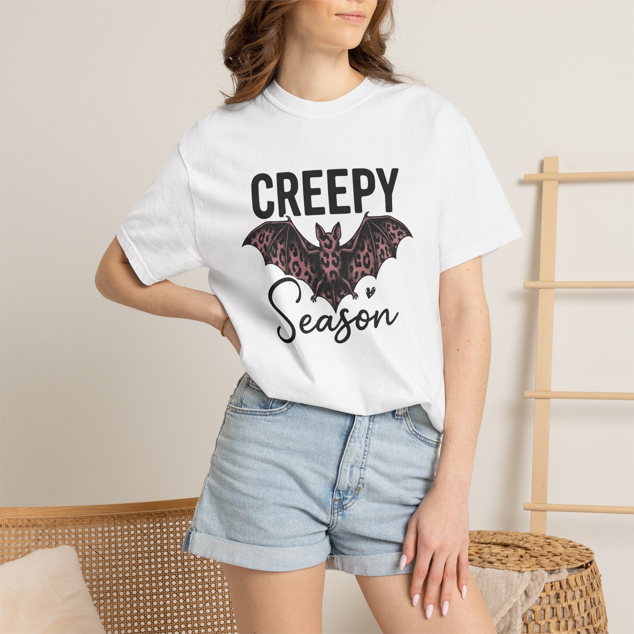 Bat Art Shirt Halloween Macabre Gift Women Line Art Tee Bat T-Shirt Horror Fan Batwing Tshirt Dark Graphic Cartoon Heart Icon Tshirt
