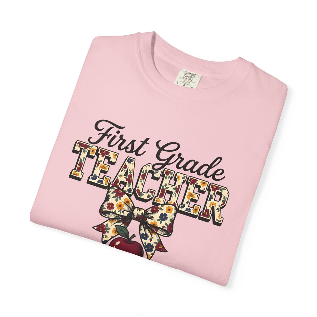 Apple Books Bow Shirt Teacher School Gift Women Floral Tee Book T-Shirt Educator Enthusiast Botanical Tshirt Classroom Graphic Retro Stacked