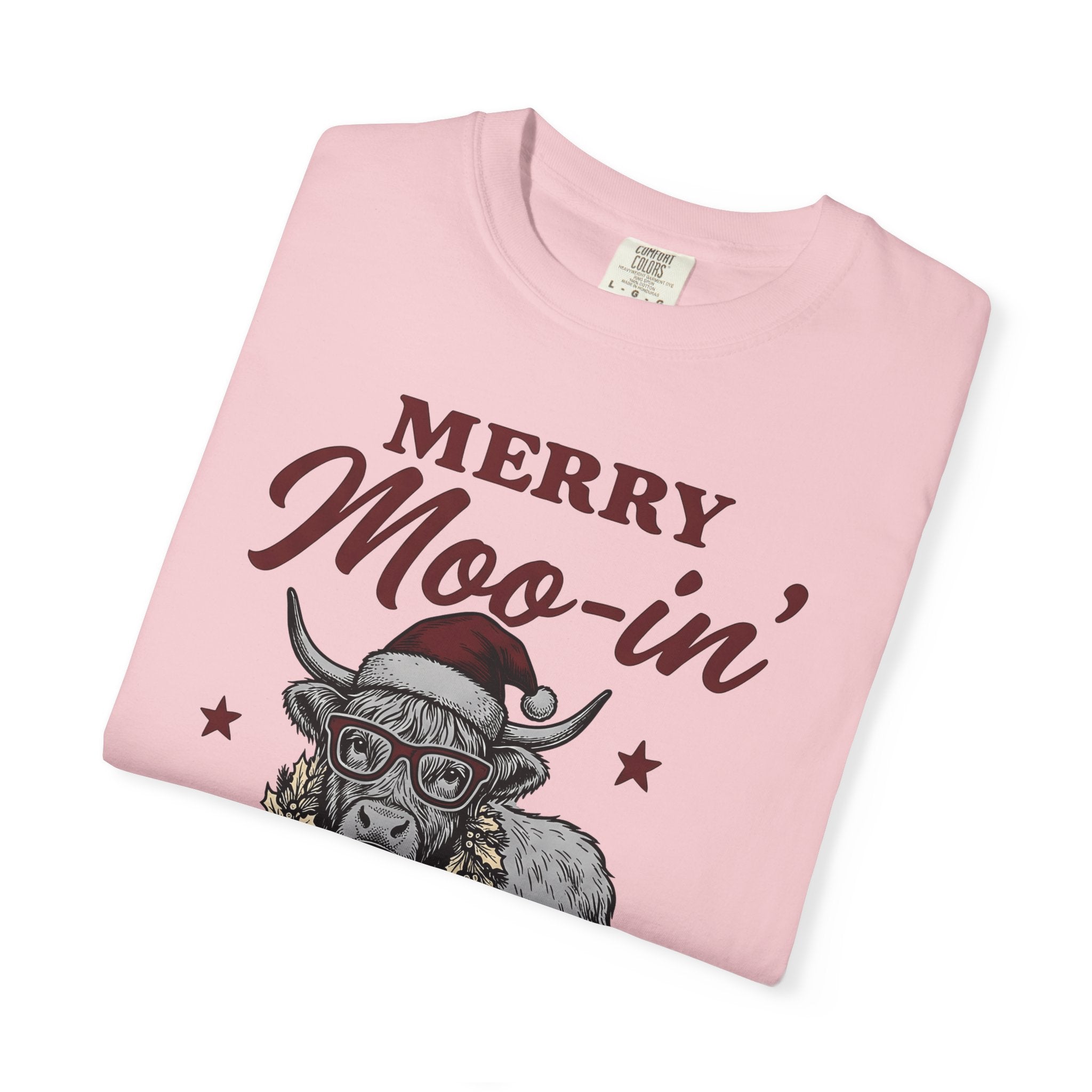 Highland Cow Shirt Christmas Farm Gift Women Hand Drawn Tee Cow T-Shirt Xmas Fan Illustrated Tshirt Ranch Graphic Vintage Santa Hat Tshirt