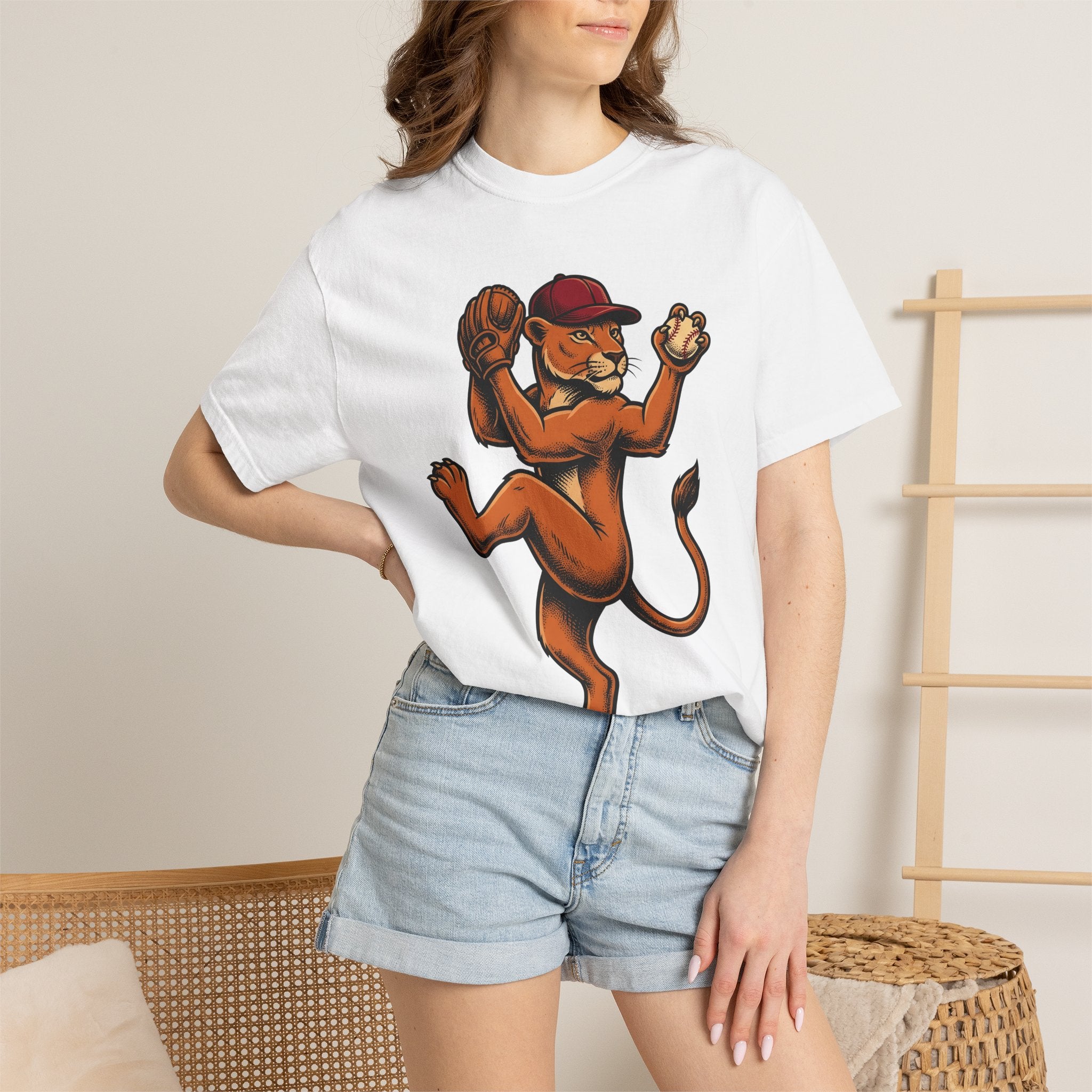 Lion Baseball Player Shirt Moms Recreation Gift Women Line Art Tee Lion T-Shirt Motherhood Fan Minimalist Tshirt Leisure Graphic Classic
