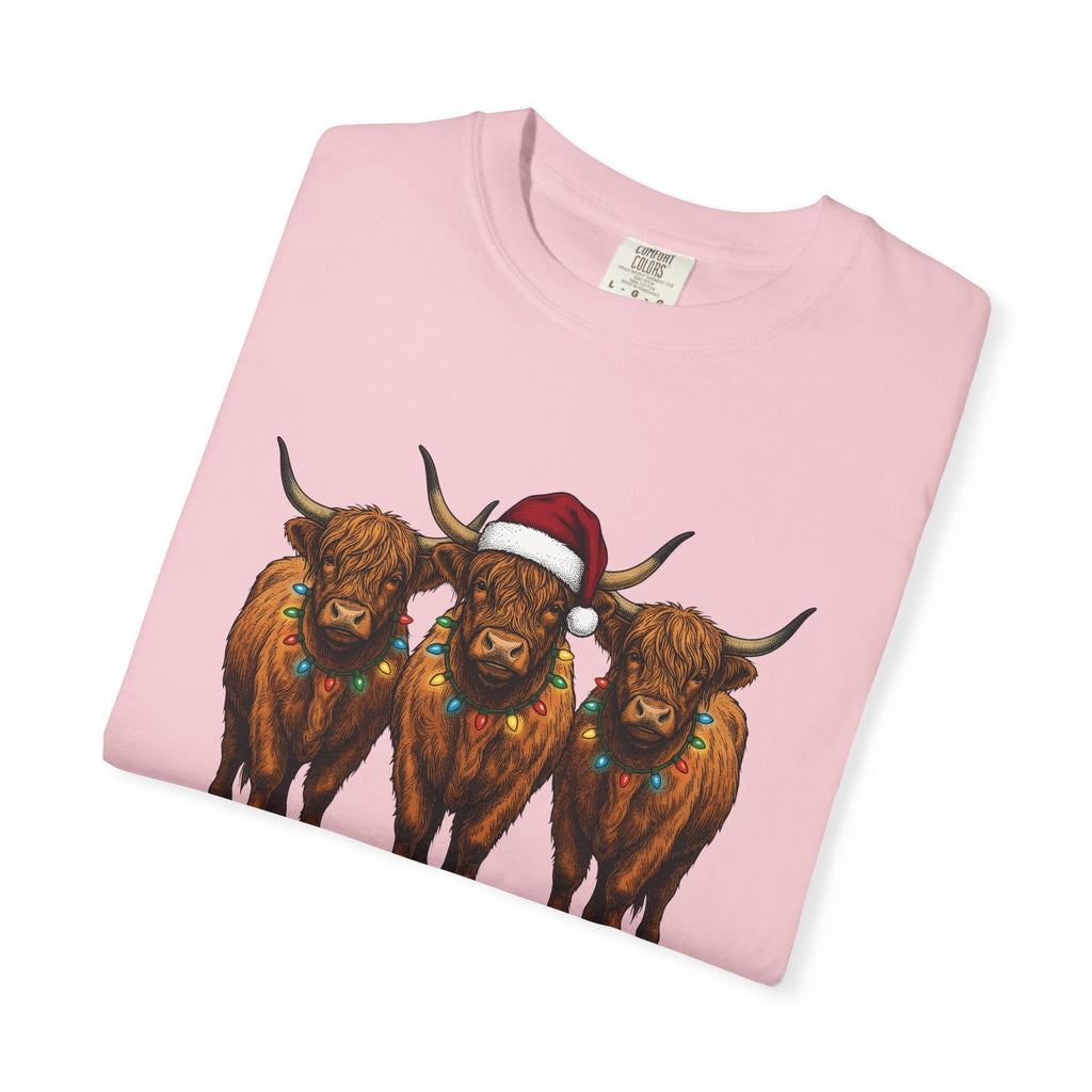 Scottish Cow Herd Shirt Christmas Livestock Gift Women Cartoon Tee Cowherd T-Shirt Xmas Fan Cow Graphic Rustic String Lights Tshirt