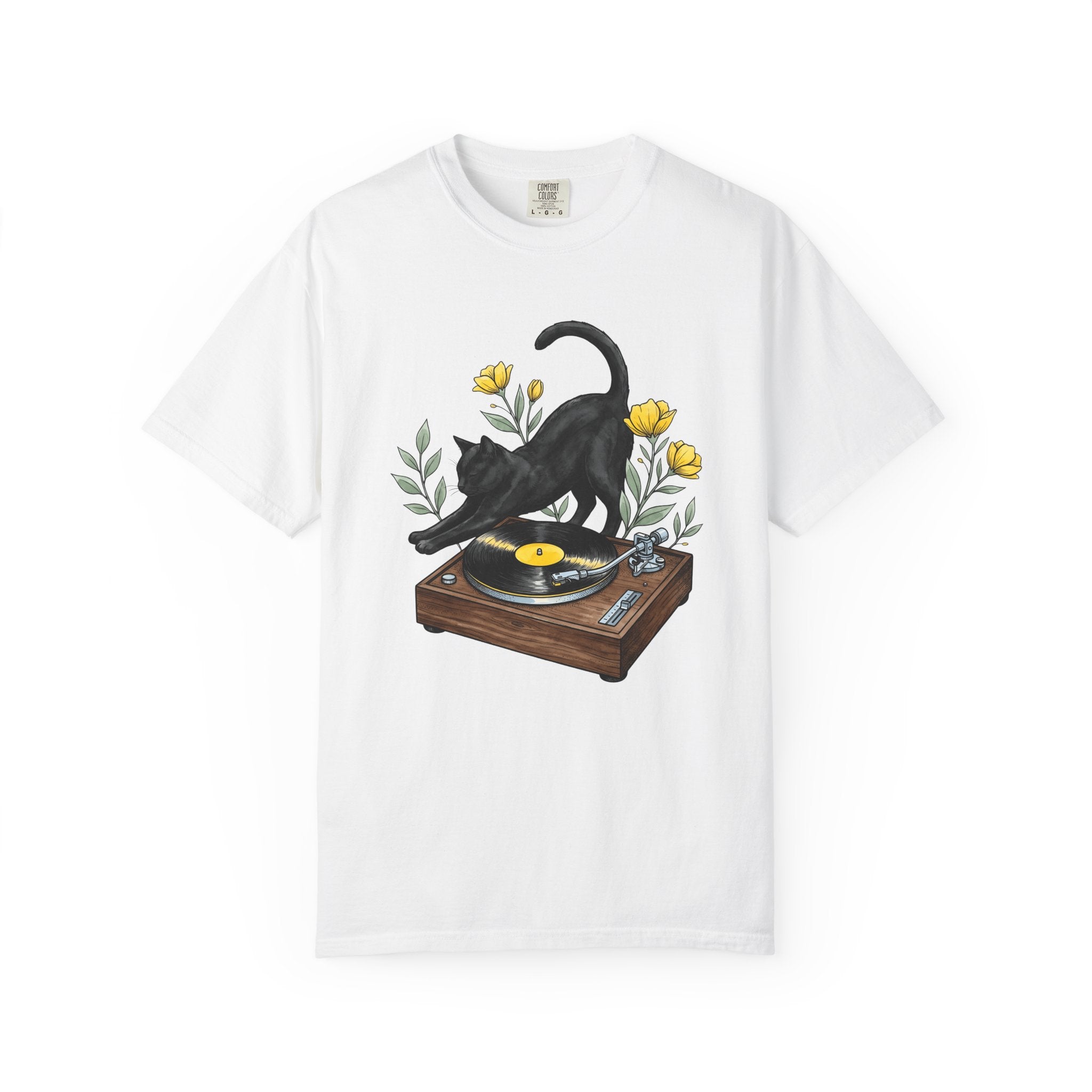 Black Cat Shirt Cat Music Gift Women Hand Drawn Tee Kitty T-Shirt Feline Fan Illustrated Graphic Musician Design Vintage Record Player