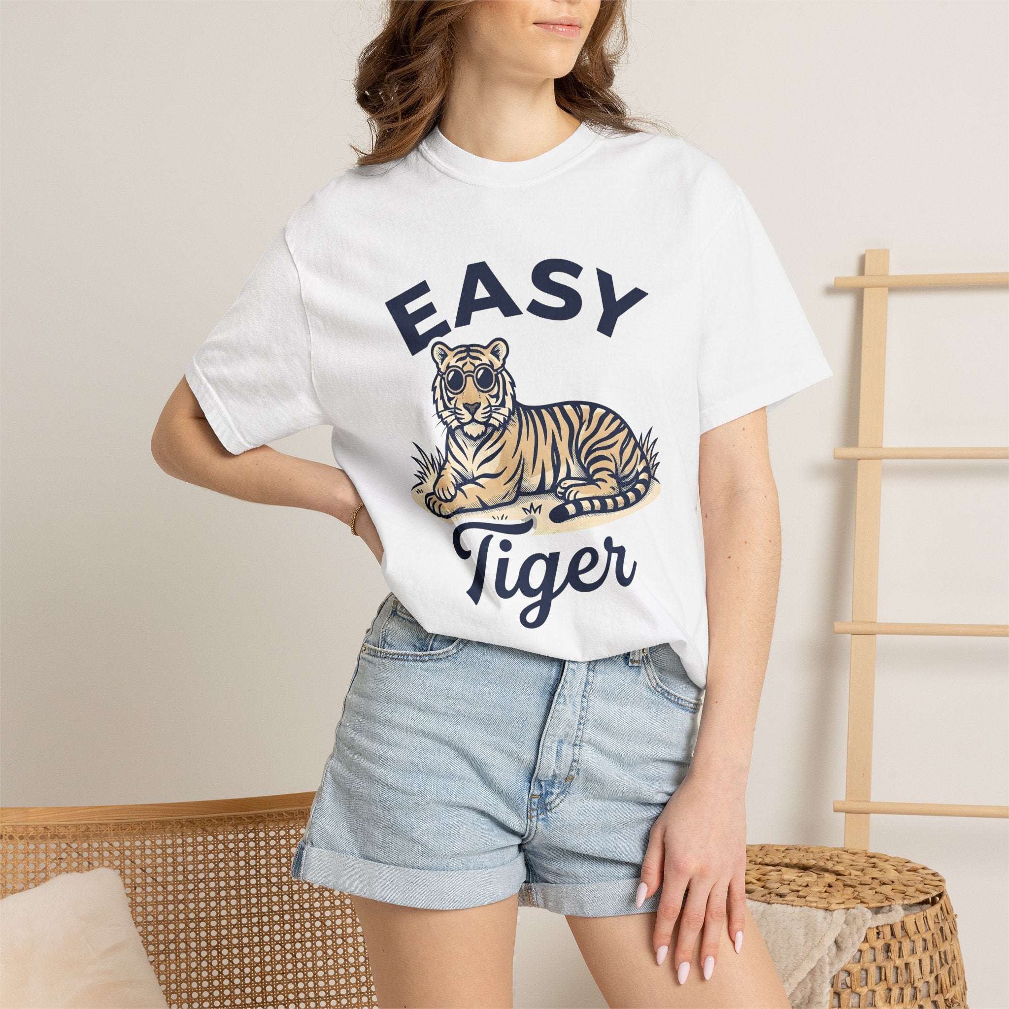 Tiger Sunglasses Shirt Funny Animal Gift Women Vintage Tee Tiger T-Shirt Humor Fan Retro Tshirt Wildlife Graphic Hand Drawn Grass Tshirt