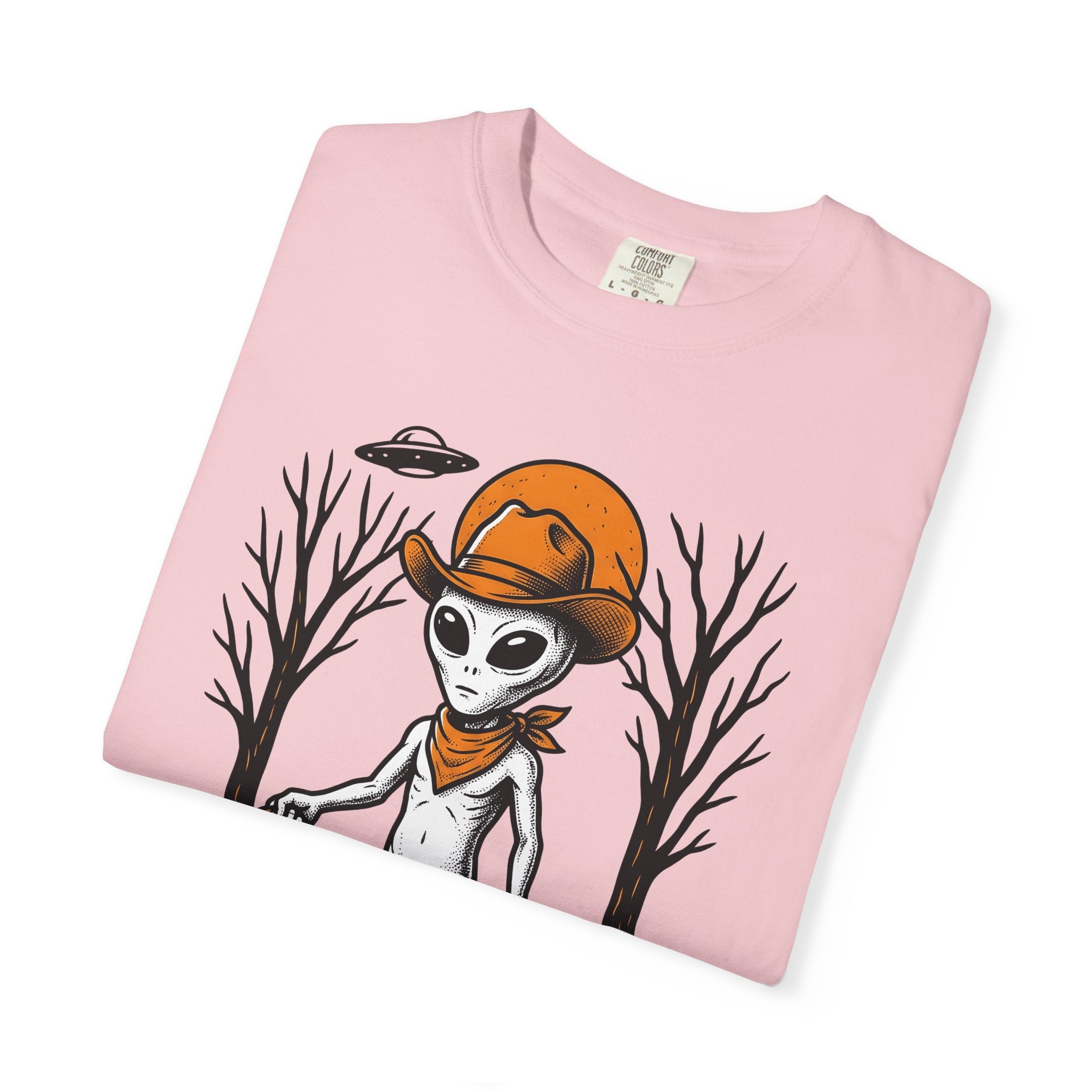 Alien Wrangler Shirt Halloween Futuristic Gift Women Weathered Tee Alien Handler T-Shirt Horror Fan Distressed Tshirt Sci Fi Graphic