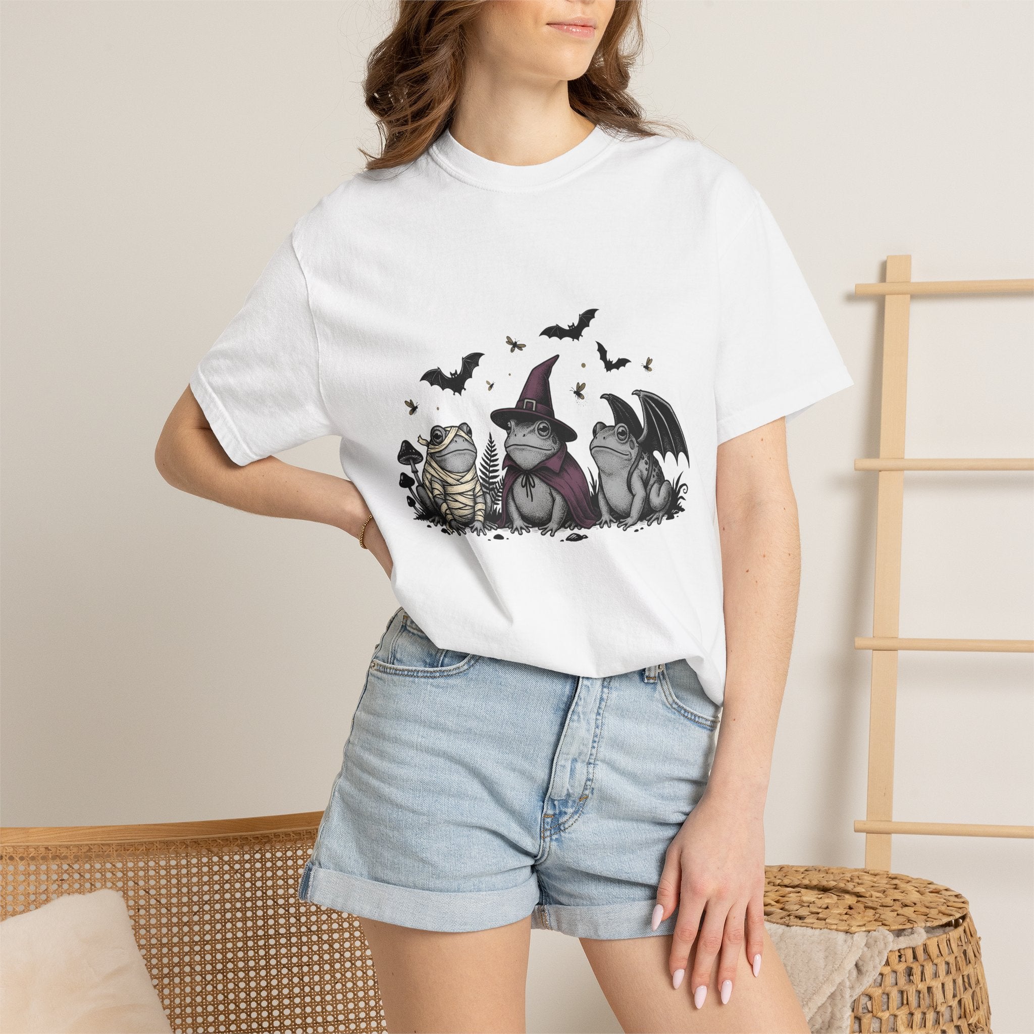 Frog Dress Shirt Halloween Fauna Gift Women Ghostly Tee Toad T-Shirt Horror Fan Spooky Tshirt Wildlife Graphic Classic Nocturnal Bat Tshirt