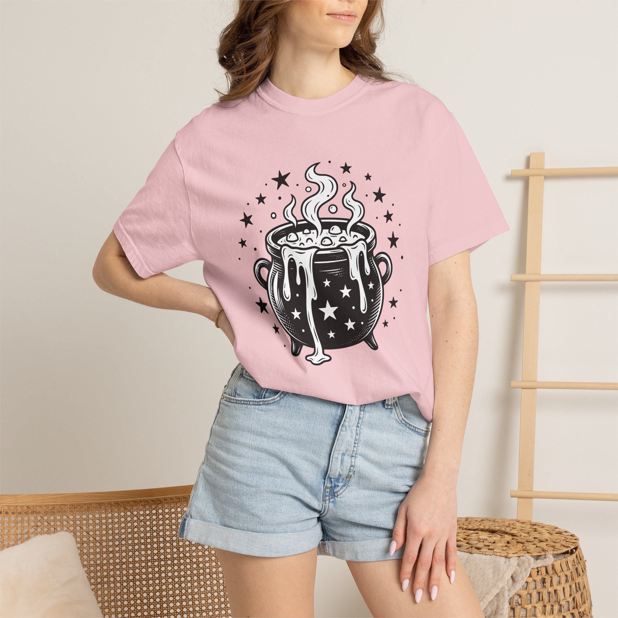 Witch Cauldron Shirt Halloween Witch Gift Women Hand Drawn Tee Cauldron T-Shirt Horror Fan Boho Graphic Tshirt Vintage Stars Tshirt