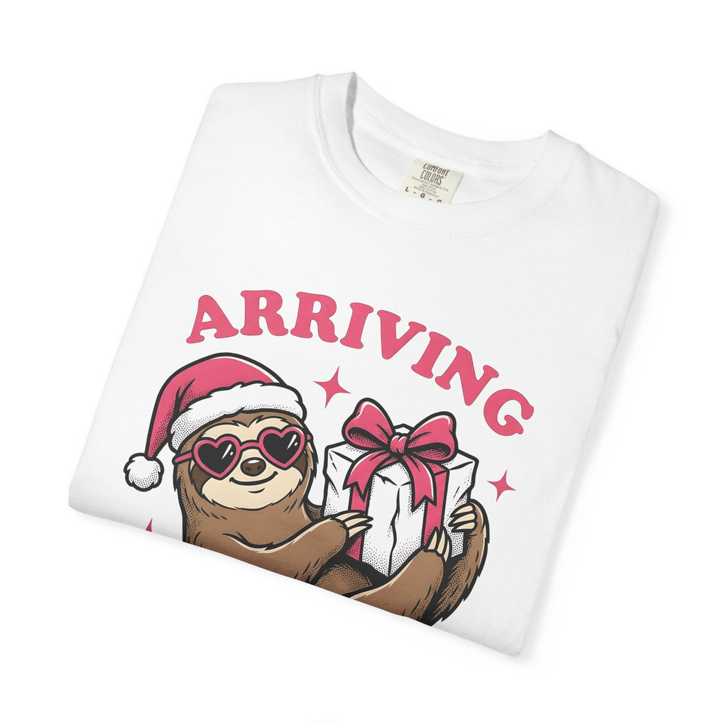 Sloth Present Shirt Christmas Maternity Gift Women Comic Tee Sloth Gift T-Shirt Xmas Fan Funny Tshirt Pregnant Graphic Vintage Christmas Hat