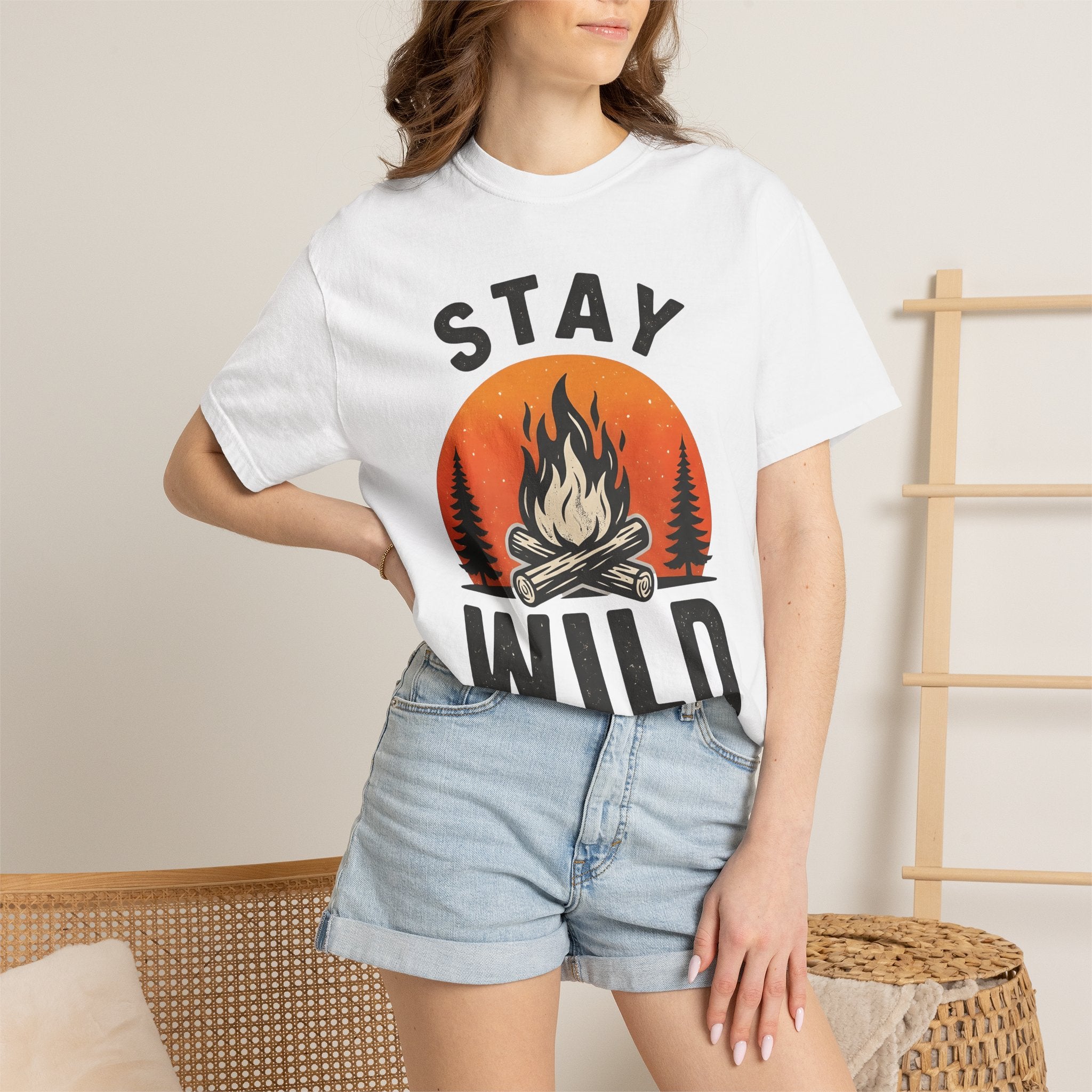 Campfire Graphic Shirt Camping Nature Gift Women Vintage Tee Bonfire T-Shirt Camper Fan Distressed Tshirt Wilderness Graphic Retro Pine
