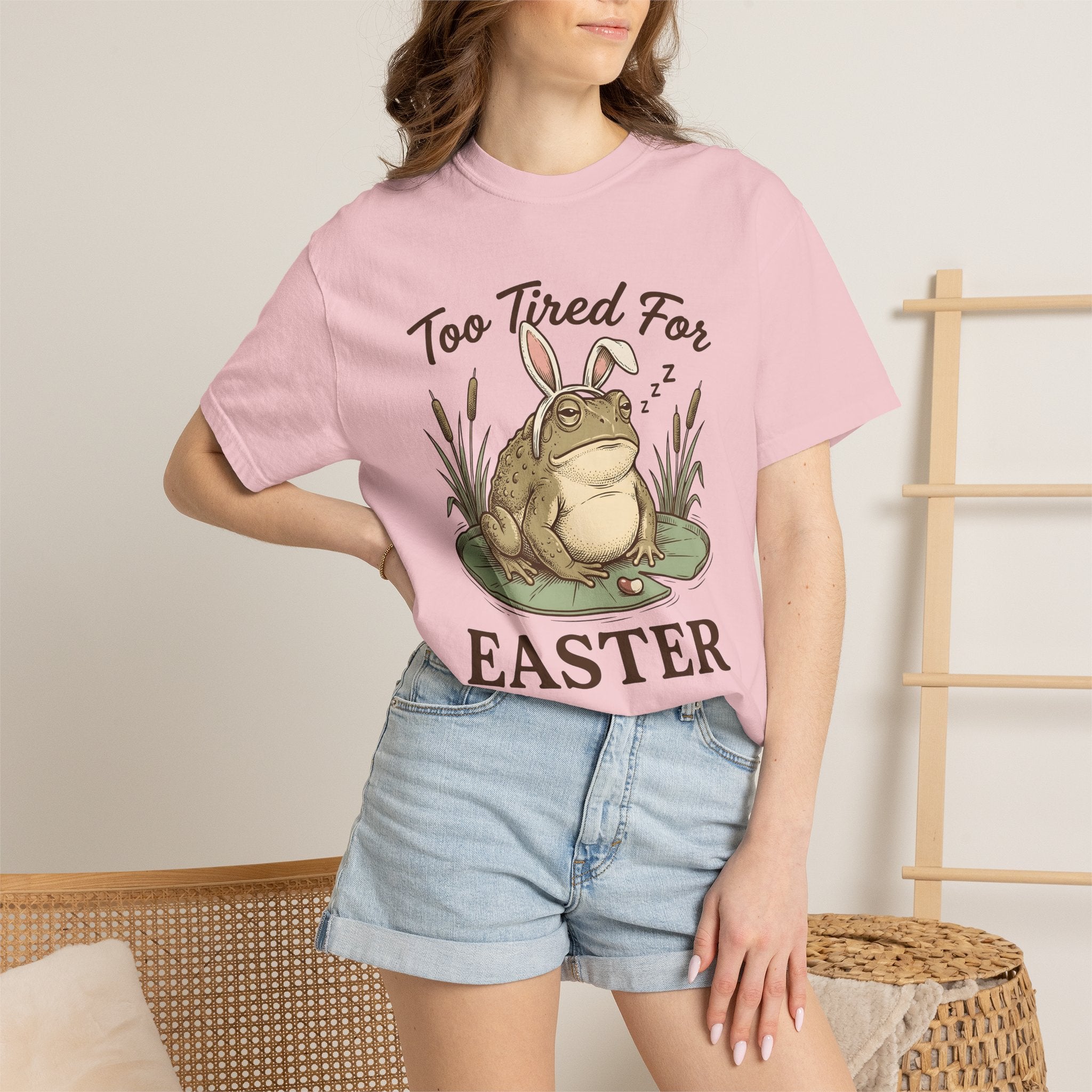 Frog Bunny Ears Shirt Easter Animal Gift Women Vintage Tee Toad T-Shirt Easter Fan Retro Tshirt Creature Graphic Hand Drawn Lily Pad Tshirt