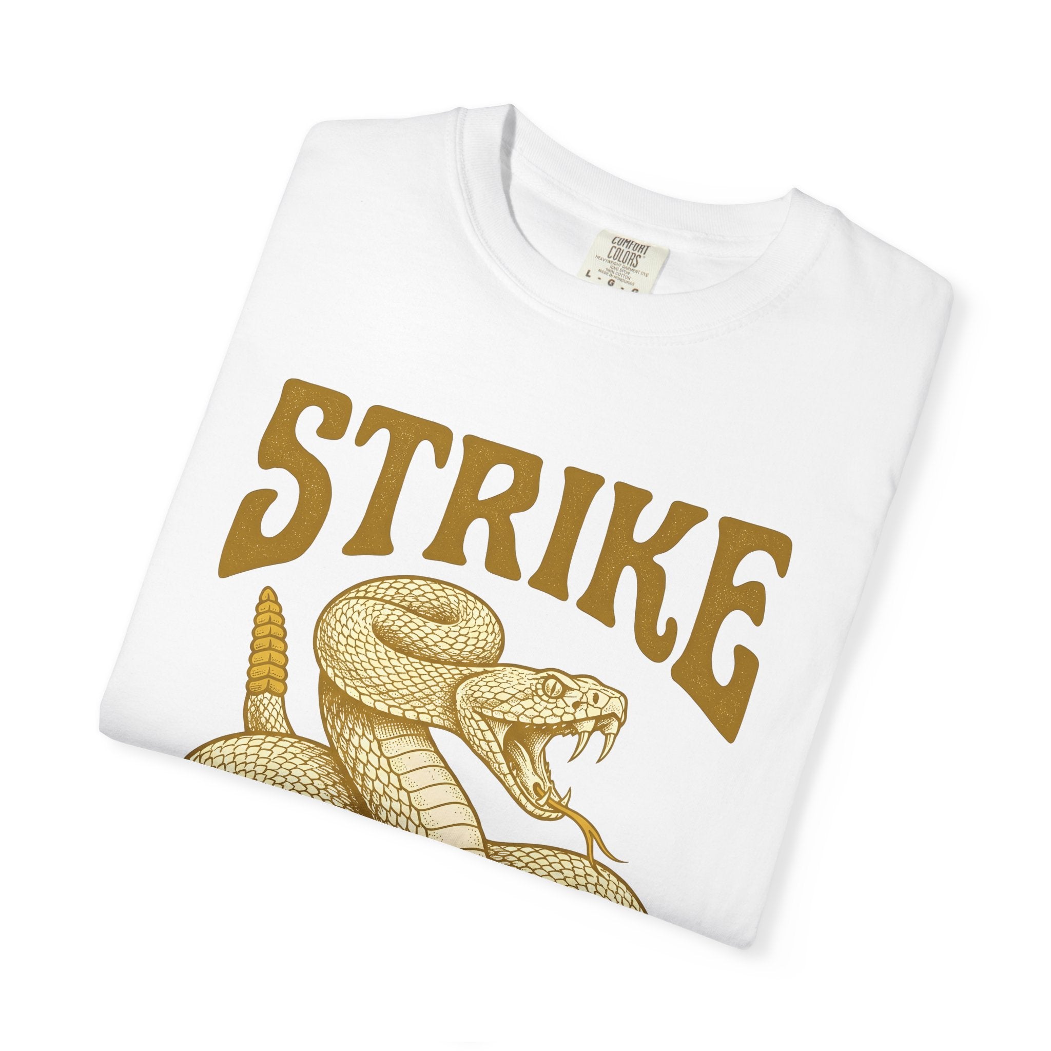 Rattlesnake Graphic Shirt Animal Outdoors Gift Women Vintage Tee Snake T-Shirt Wildlife Enthusiast Retro Tshirt Camping Graphic Hand Drawn