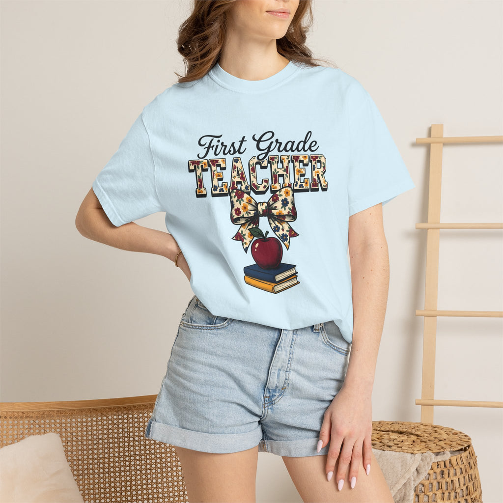 Apple Books Bow Shirt Teacher School Gift Women Floral Tee Book T-Shirt Educator Enthusiast Botanical Tshirt Classroom Graphic Retro Stacked