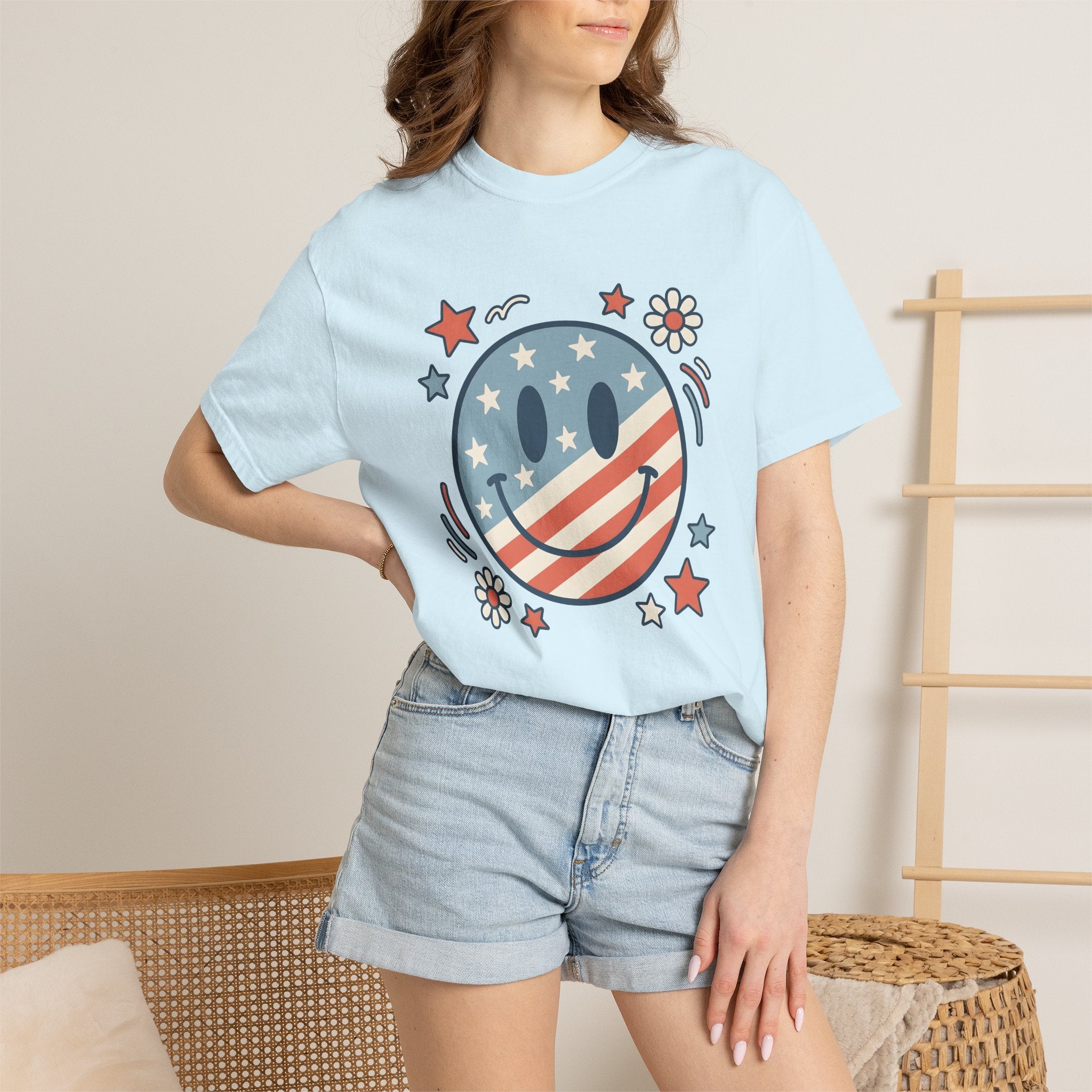 Patriotic Smiley Face Shirt America Holiday Gift Women Vintage Tee Smiley T-Shirt American Fan Distressed Tshirt Celebration Graphic Retro