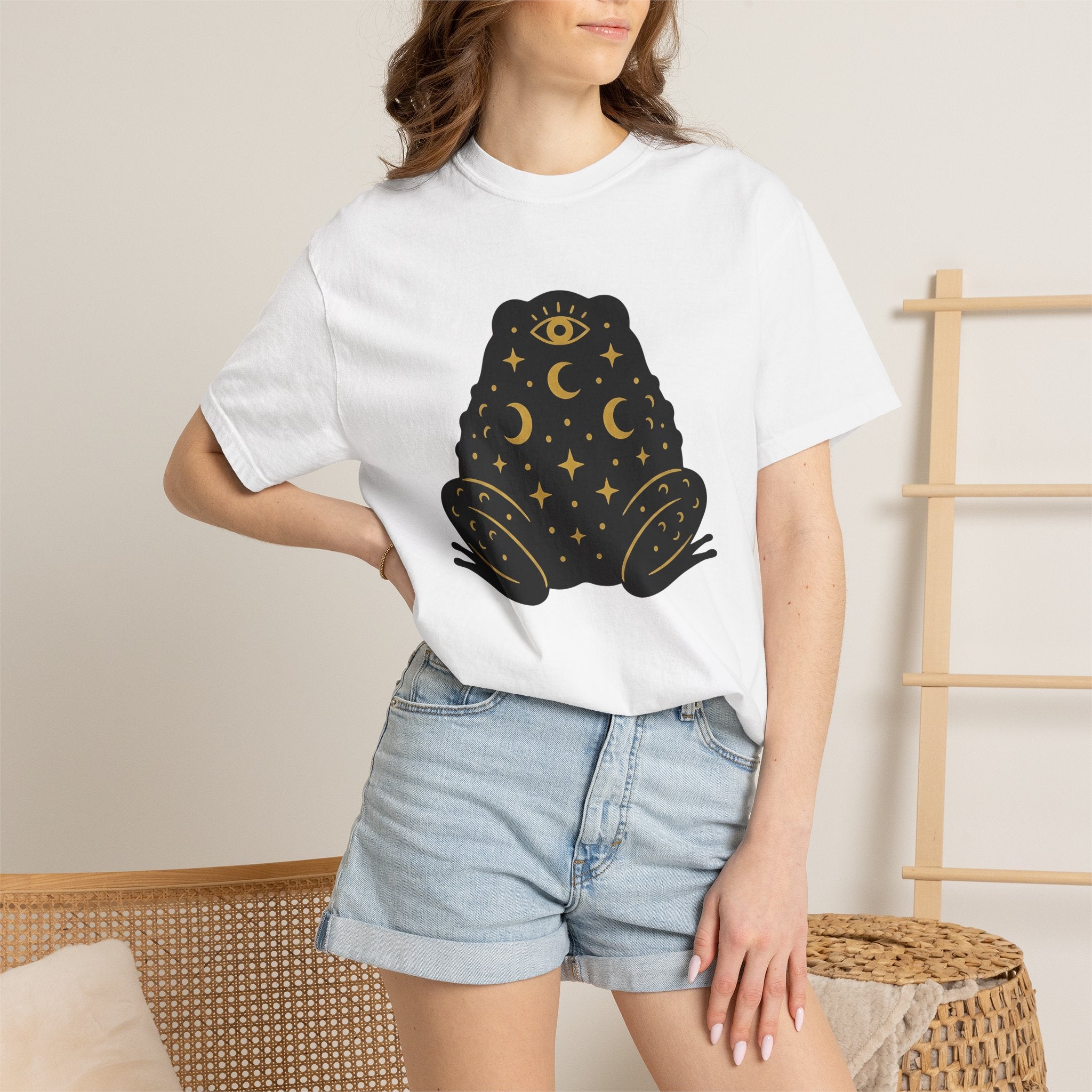 Mystical Frog Shirt Boho Chic Astrology Gift Women Minimal Tee Toad T-Shirt Bohemian Fan Simple Tshirt Zodiac Graphic Celestial Moon Tshirt