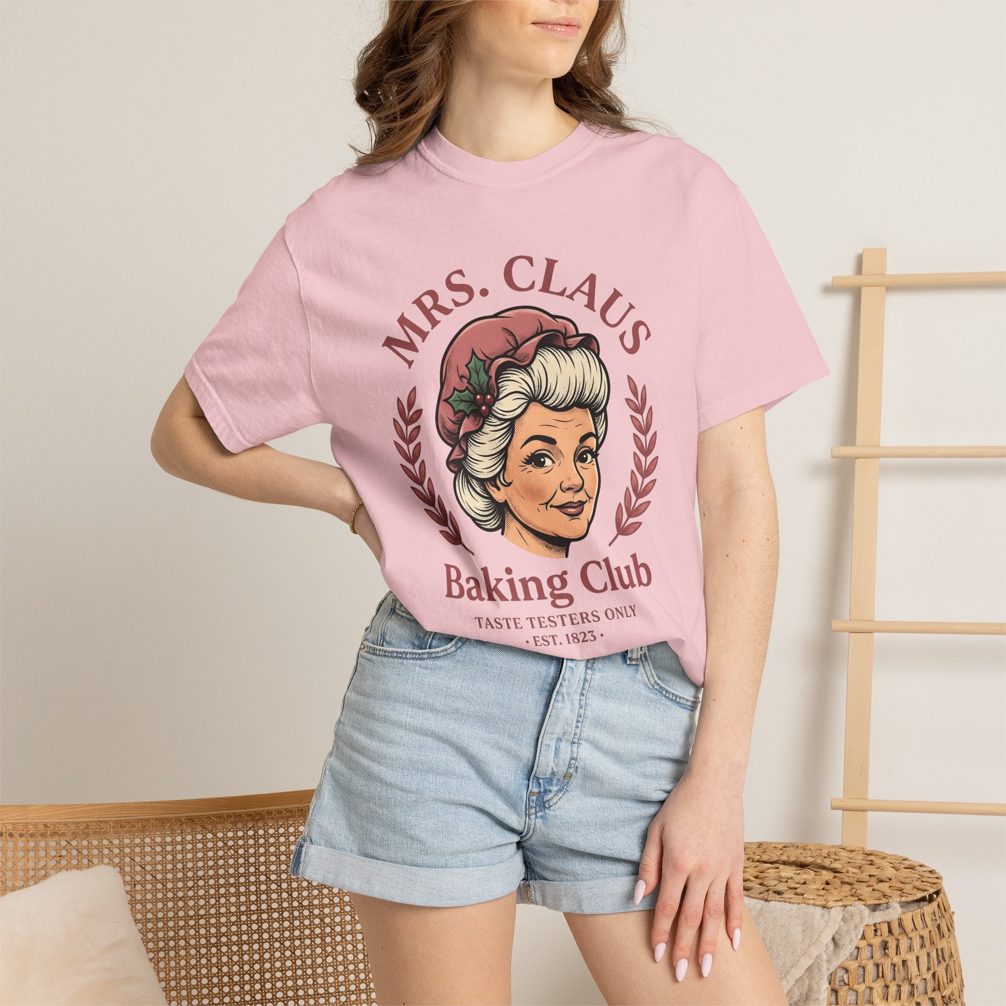 Mrs Claus Shirt Christmas Sweets Gift Women Hand Drawn Tee Santa Claus T-Shirt Xmas Fan Christmas Illustration Design Traditional Winter