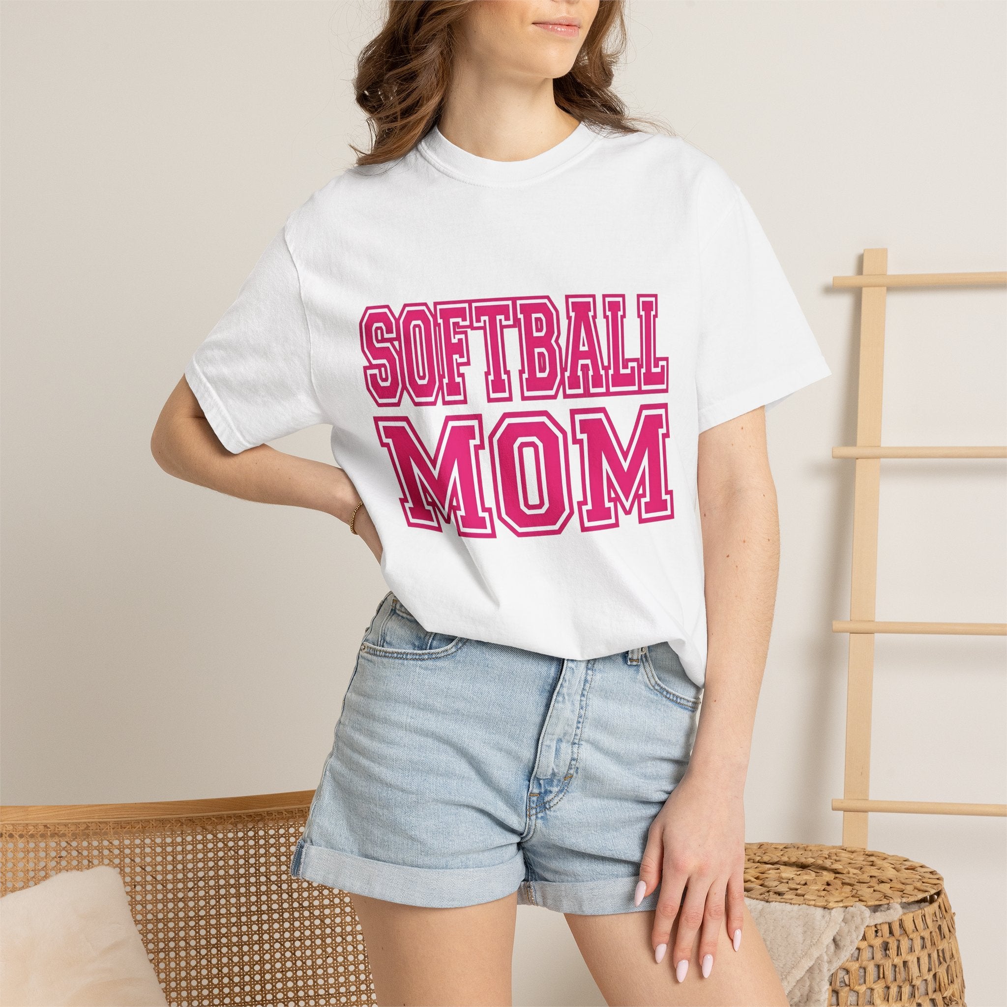 Varsity Text Shirt Moms Softball Gift Women Bold Tee Lettering T-Shirt Mom Fan Typography Tshirt Softball Graphic Retro Sports Theme Tshirt