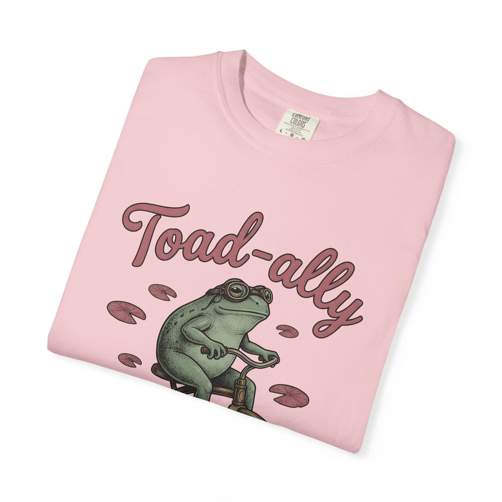 Frog Bicycle Shirt Frog Nature Gift Women Classic Tee Toad T-Shirt Amphibian Enthusiast Vintage Tshirt Wildlife Graphic Doodle Lily Pad