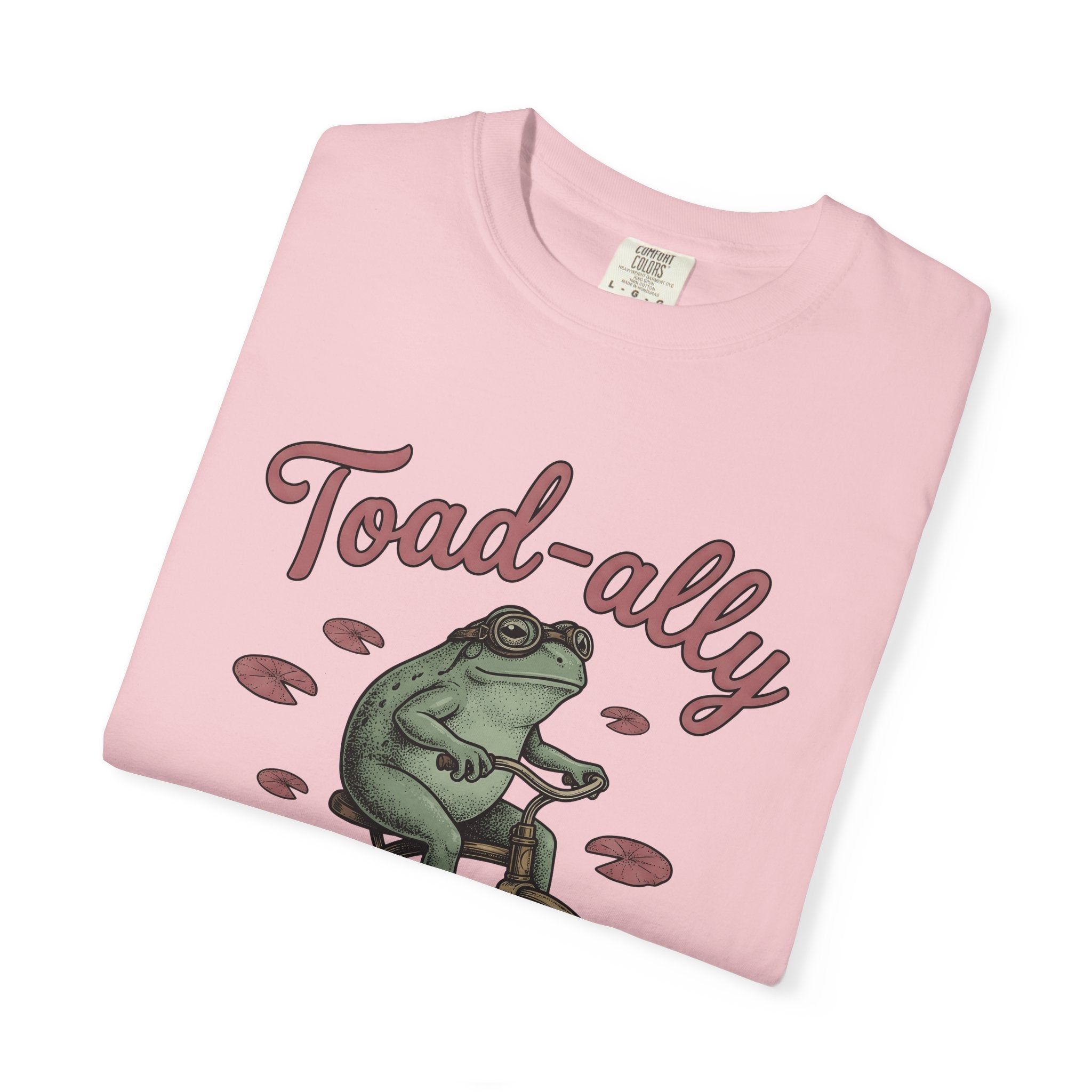 Frog Bicycle Shirt Frog Nature Gift Women Classic Tee Toad T-Shirt Amphibian Enthusiast Vintage Tshirt Wildlife Graphic Doodle Lily Pad