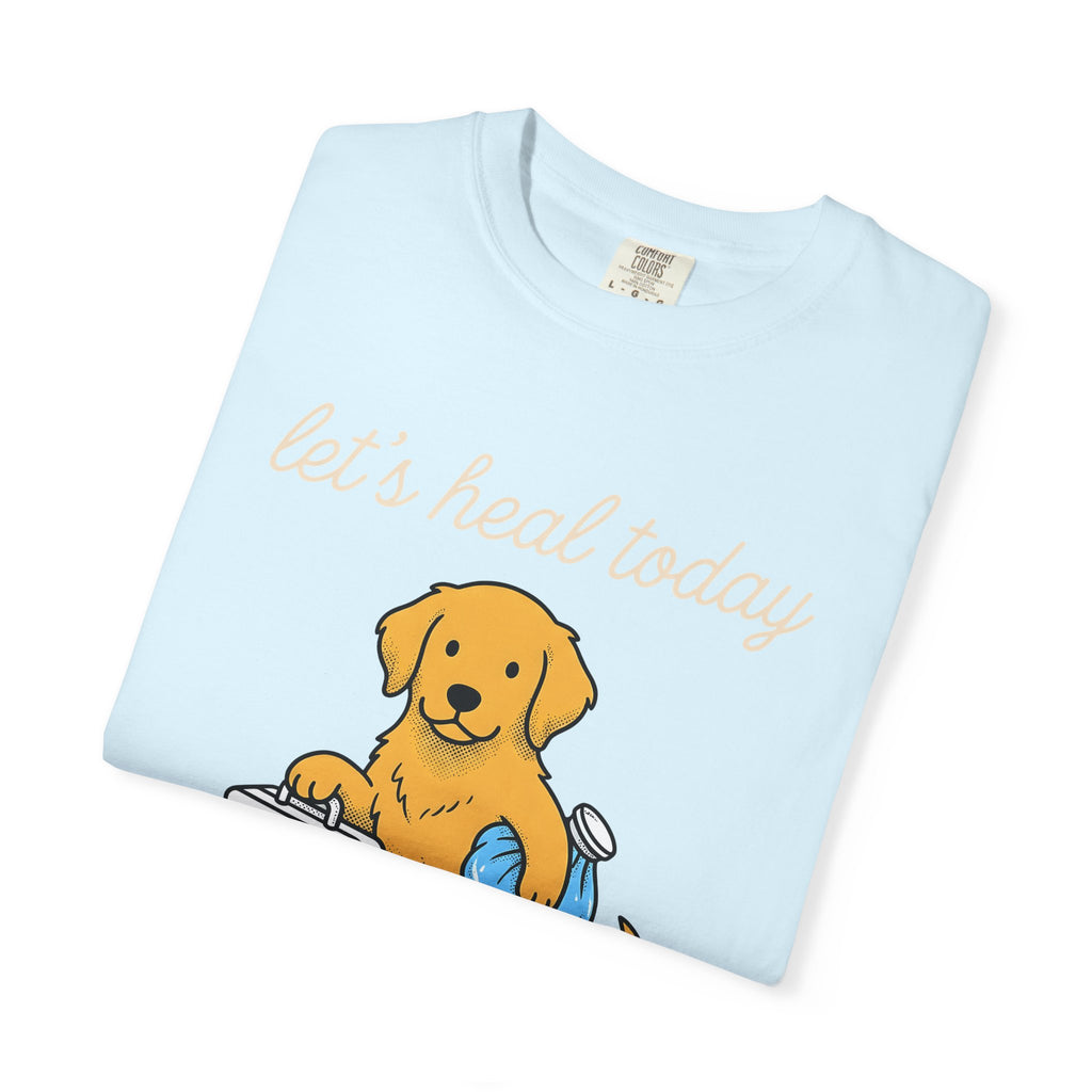 Golden Retriever Shirt Nurses Dog Gift Women Cartoon Tee Retriever T-Shirt Nurse Enthusiast Caricature Tshirt Dog Graphic Hand Drawn Medical