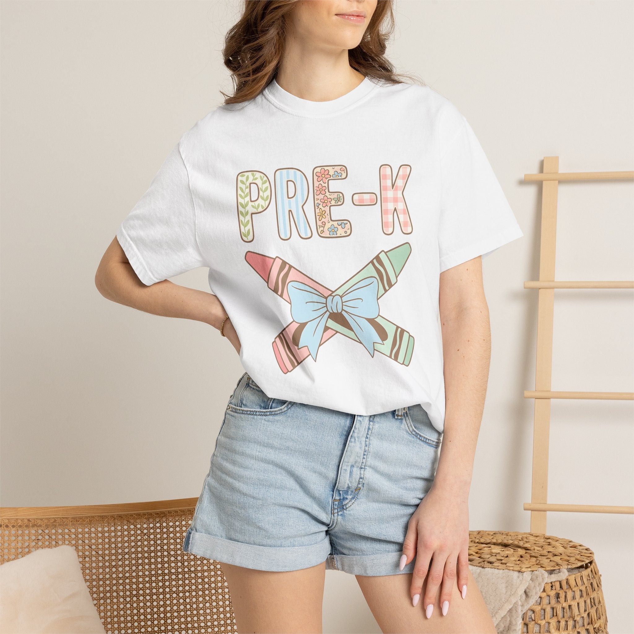 Crayon Bow Shirt Teachers School Gift Women Soft Colors Tee Crayon Ribbon T-Shirt Educator Enthusiast Pastel Tshirt Classroom Graphic Anime